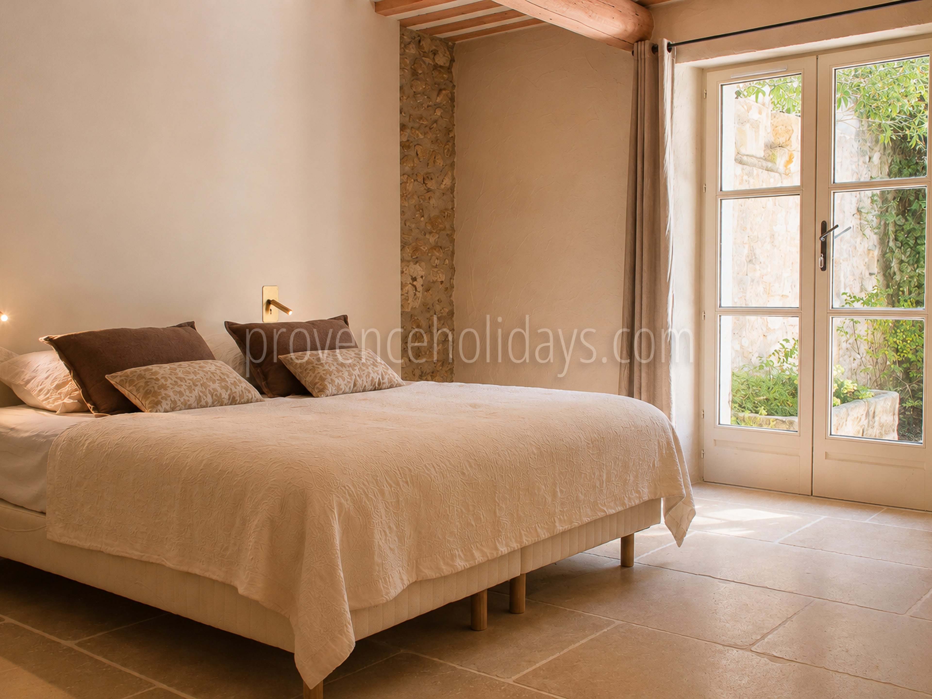 37 - Mas rénové à pied d\'Eygalières: Villa: Bedroom