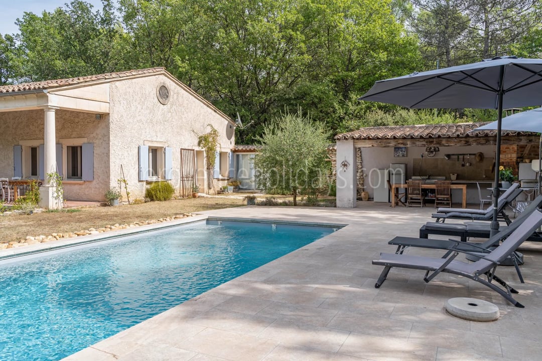 House with renovated pool in the golden triangle of Ménerbes