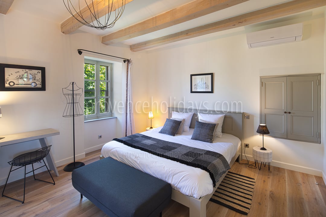 4 - Mas Robion: Villa: Bedroom