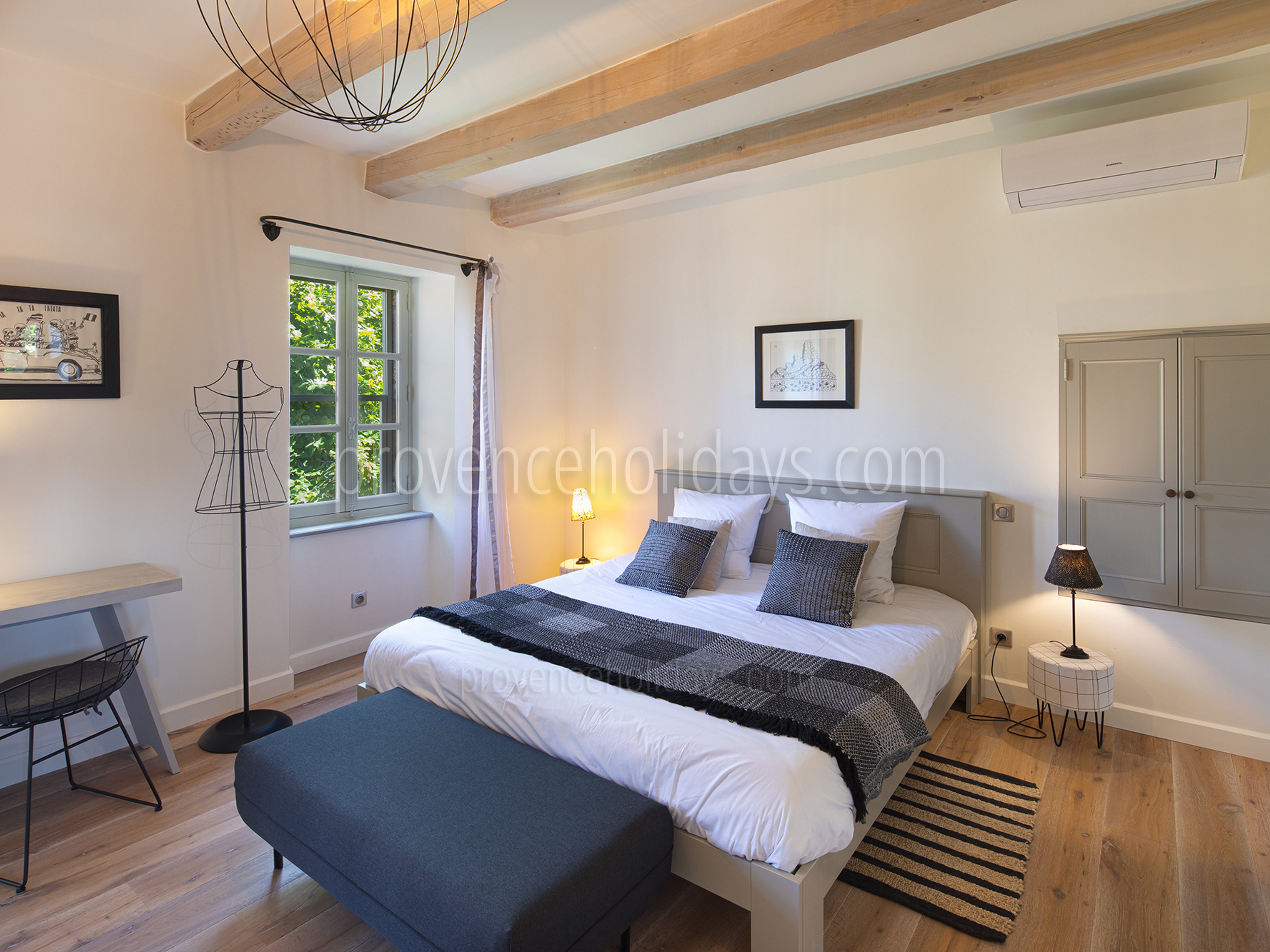 4 - Mas Robion: Villa: Bedroom