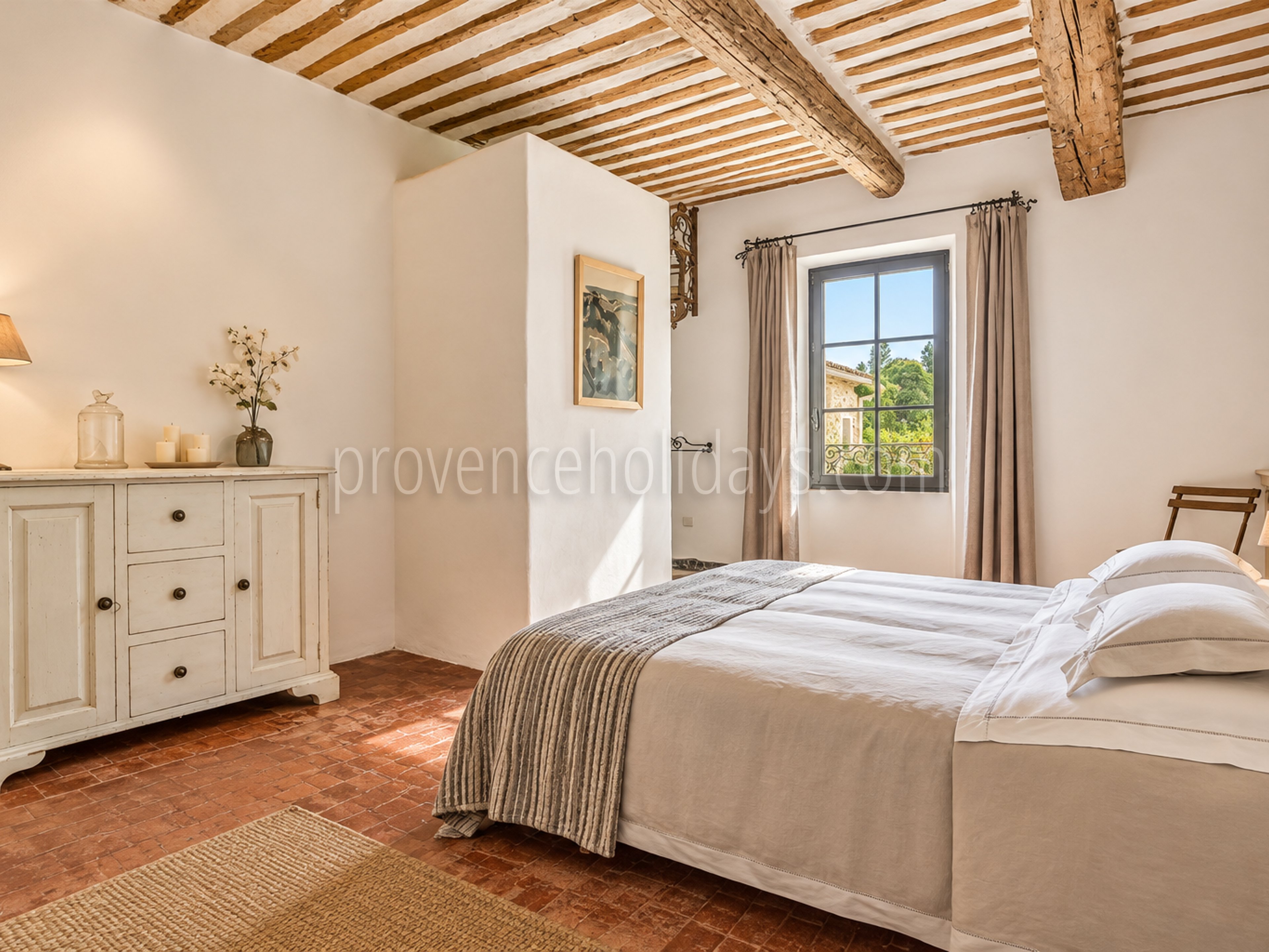 23 - Mas de Beaumes: Villa: Bedroom