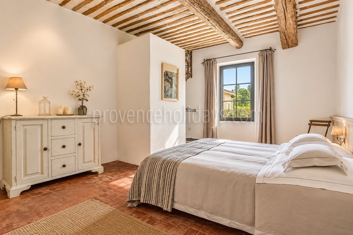23 - Mas de Beaumes: Villa: Bedroom