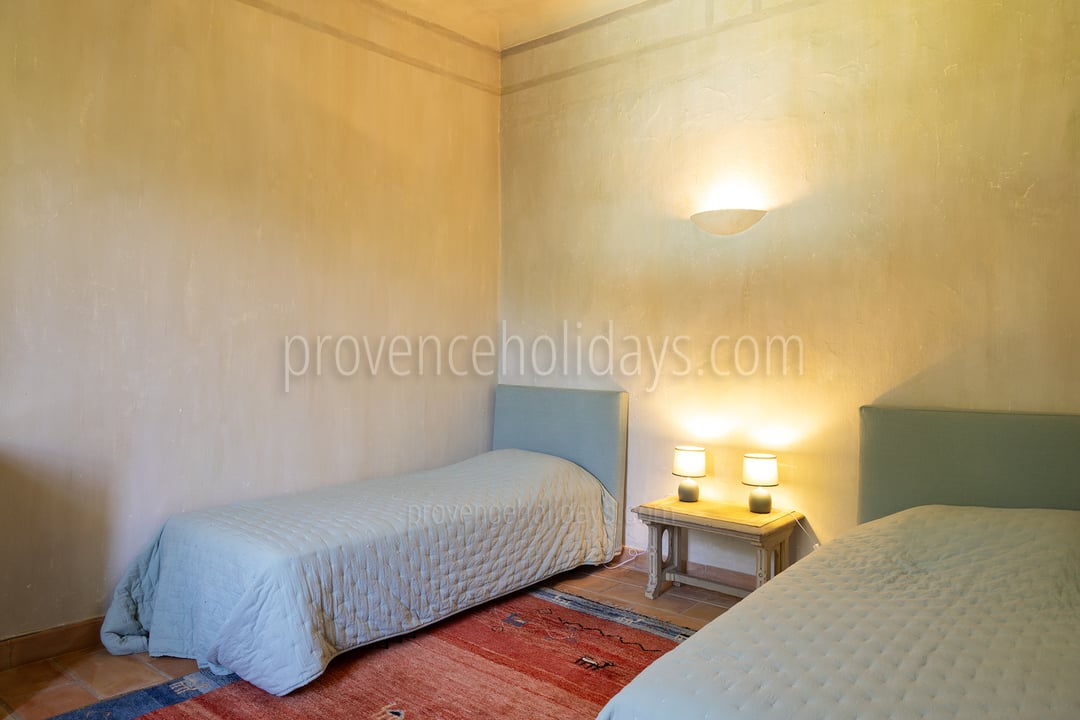 4 - Pine Lodge: Villa: Bedroom