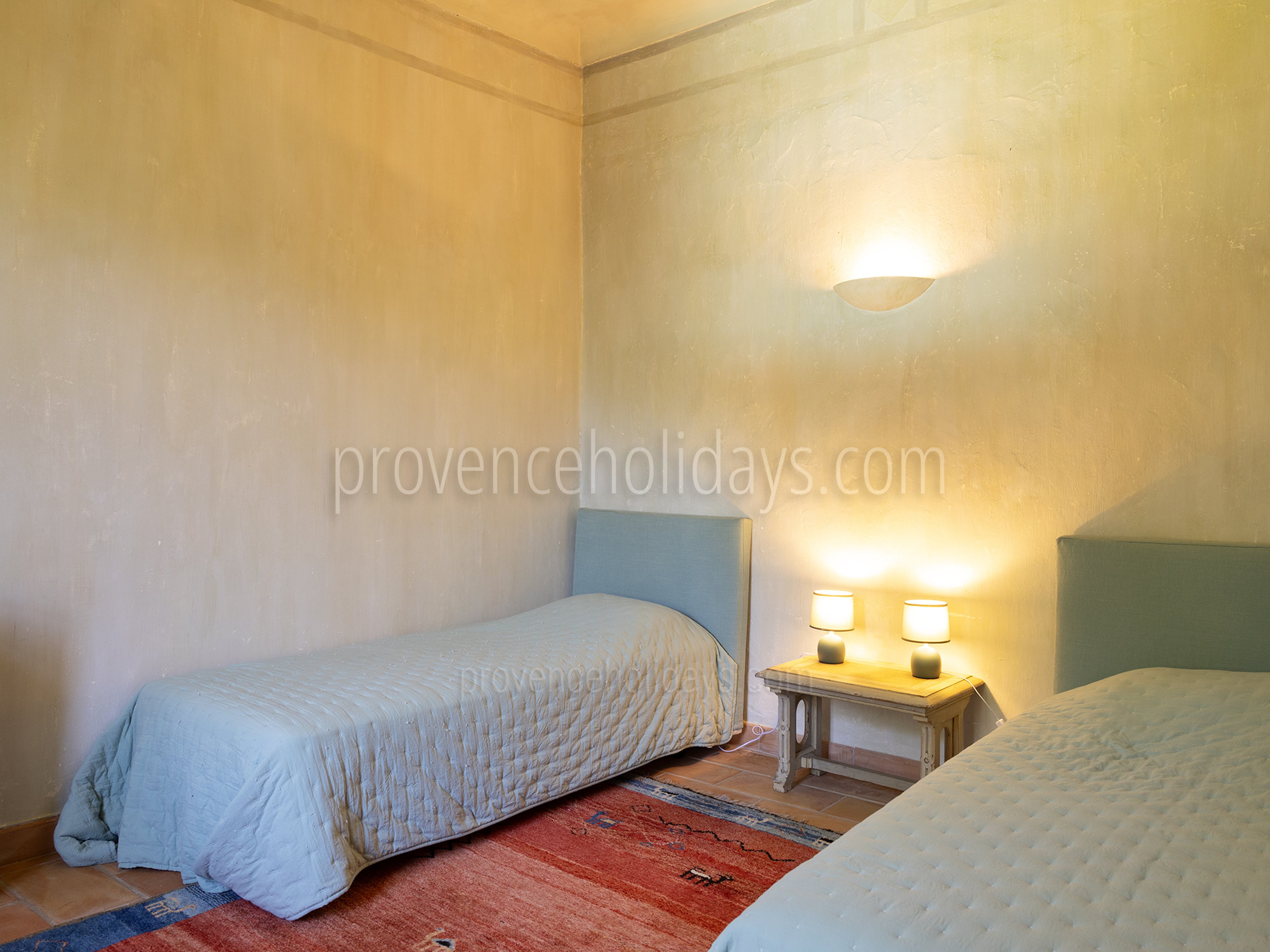 4 - Pine Lodge: Villa: Bedroom