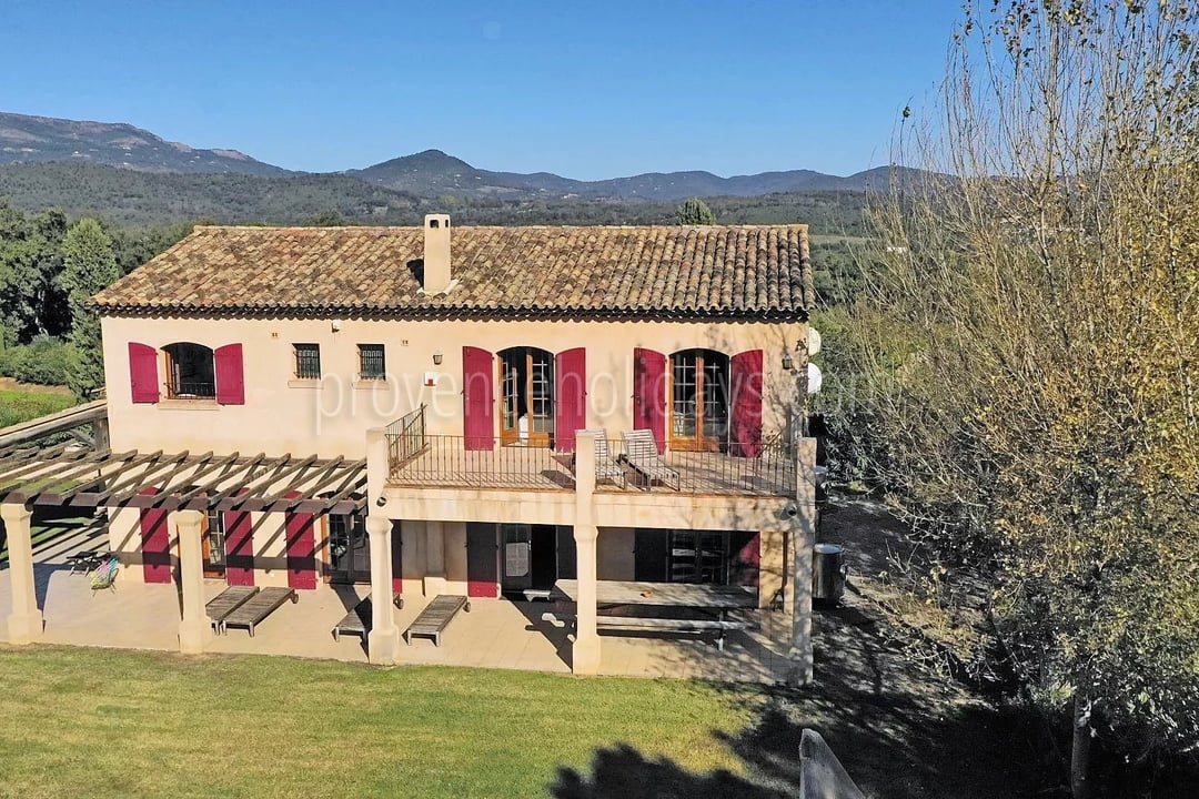 11 - Villa au cœur des vignes à Grimaud: Villa: Exterior