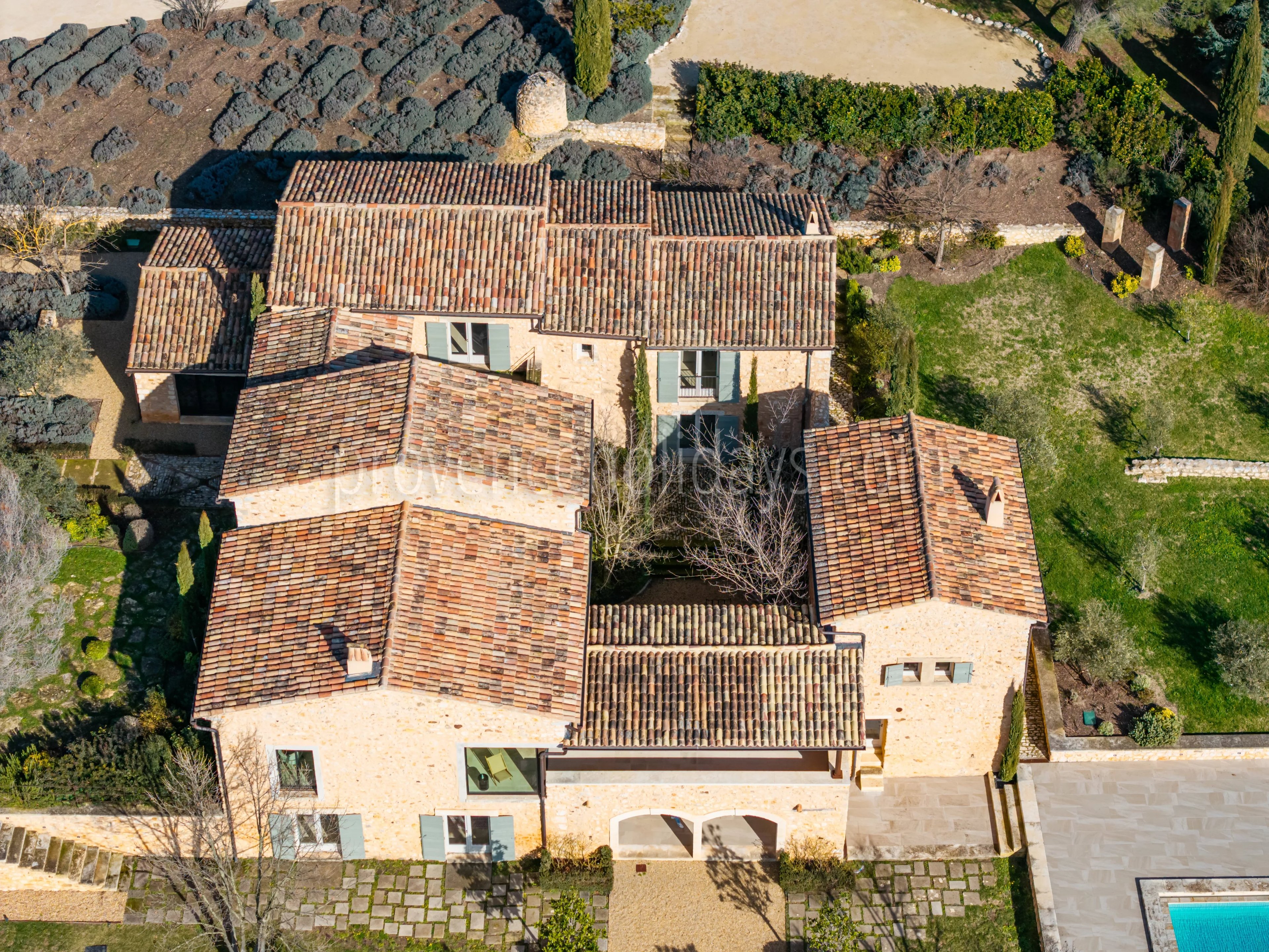 22 - Provençal residence in Bonnieux: Villa: Exterior