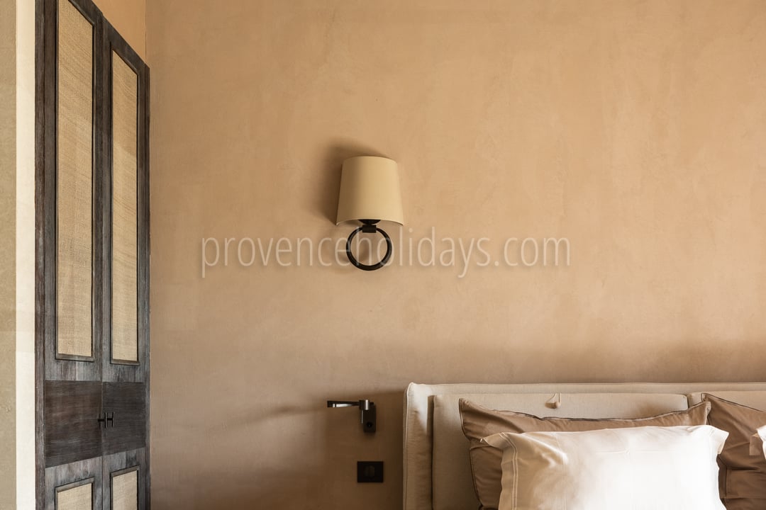 4 - Mas des Collines: Villa: Bedroom