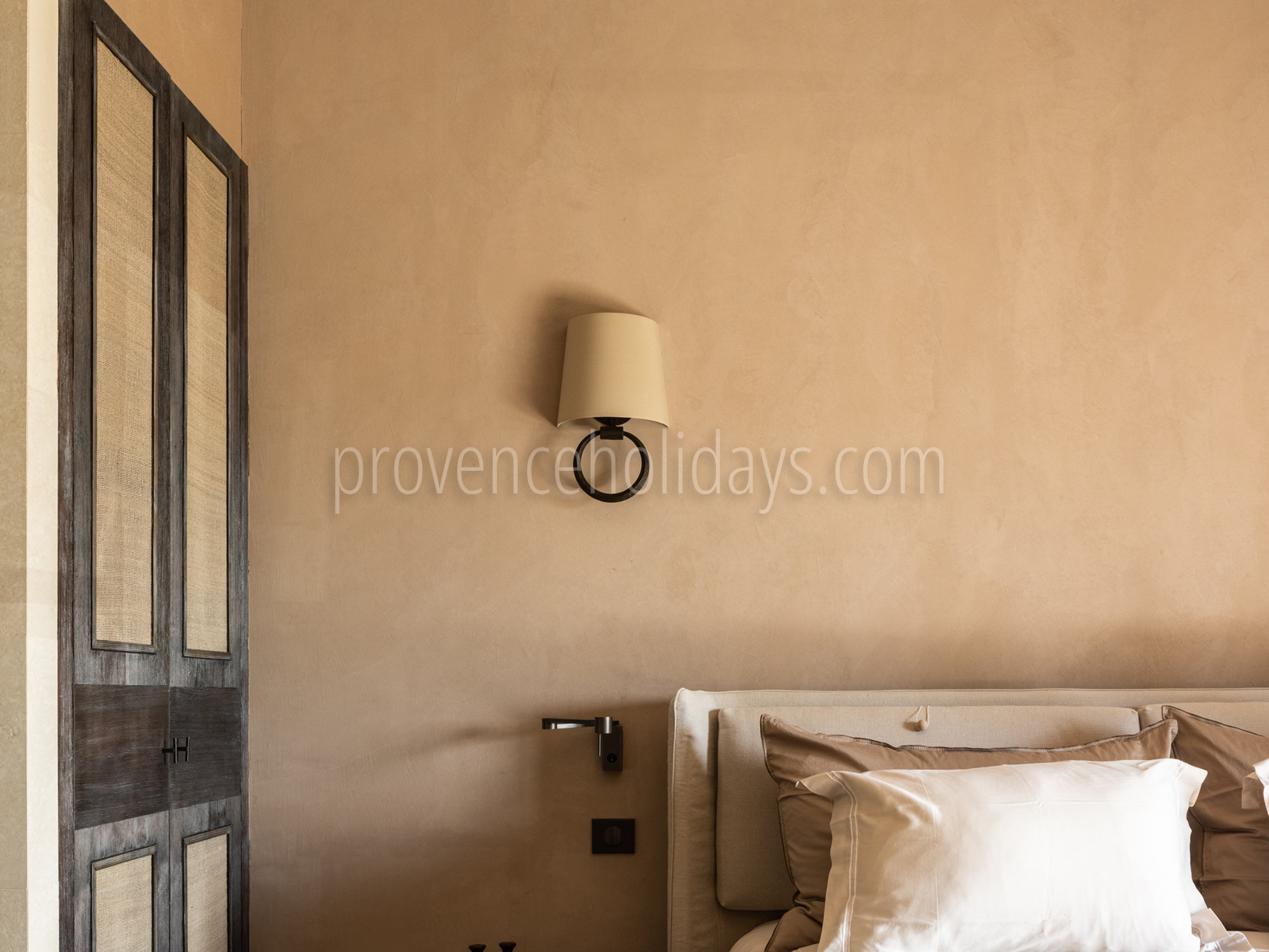 4 - Mas des Collines: Villa: Bedroom