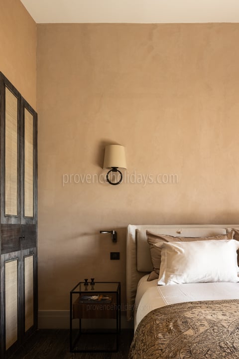 4 - Mas des Collines: Villa: Bedroom
