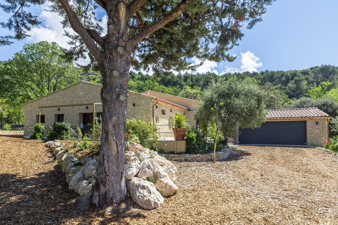 Single-storey villa for sale in Saumane-de-Vaucluse