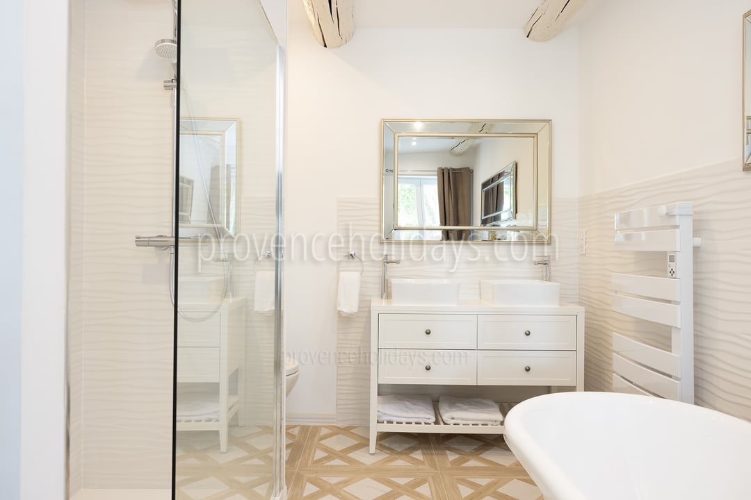 41 - La Bastide Lavande: Villa: Bathroom