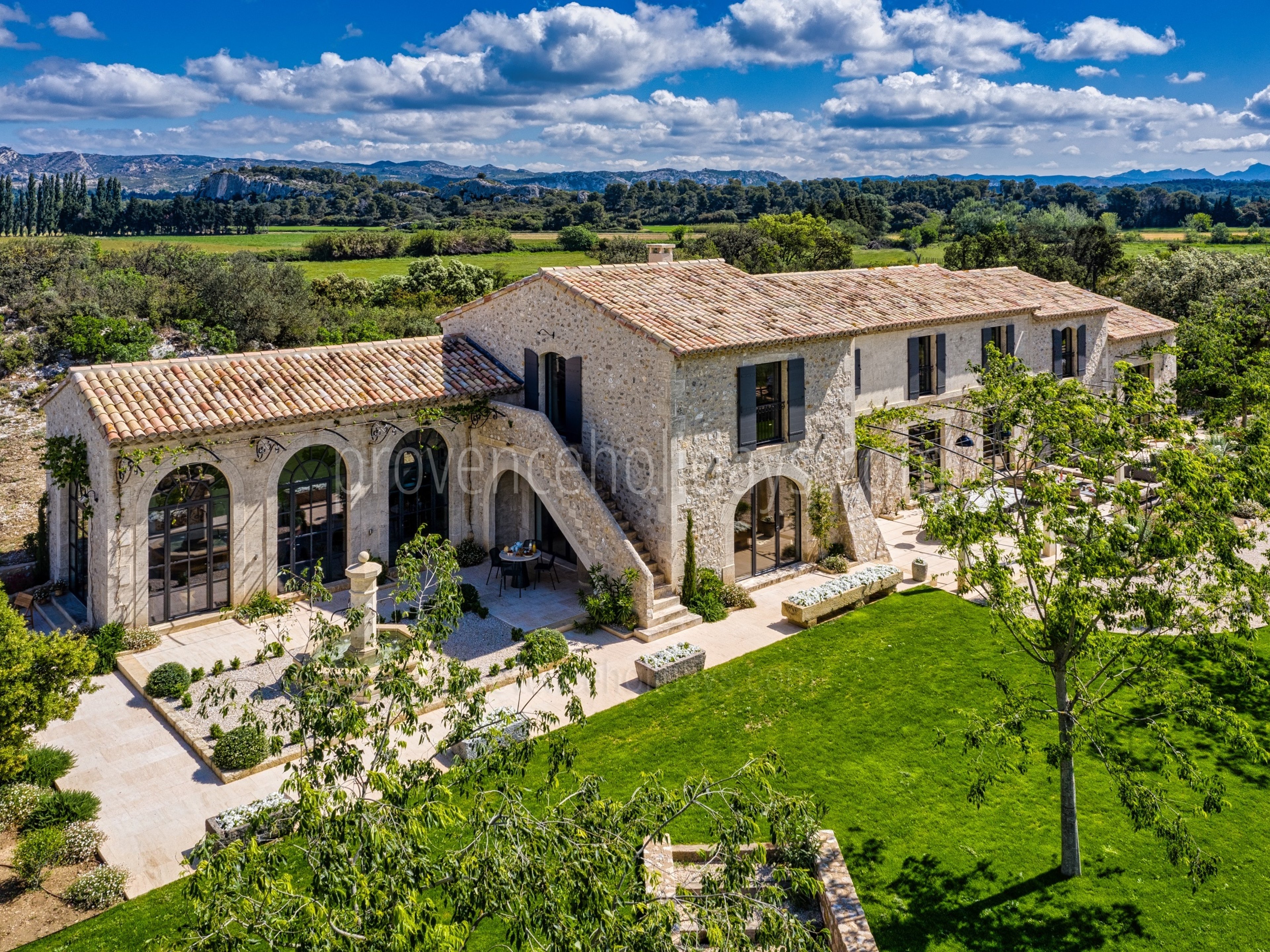 1 - Mas de Pierre: Villa: Exterior