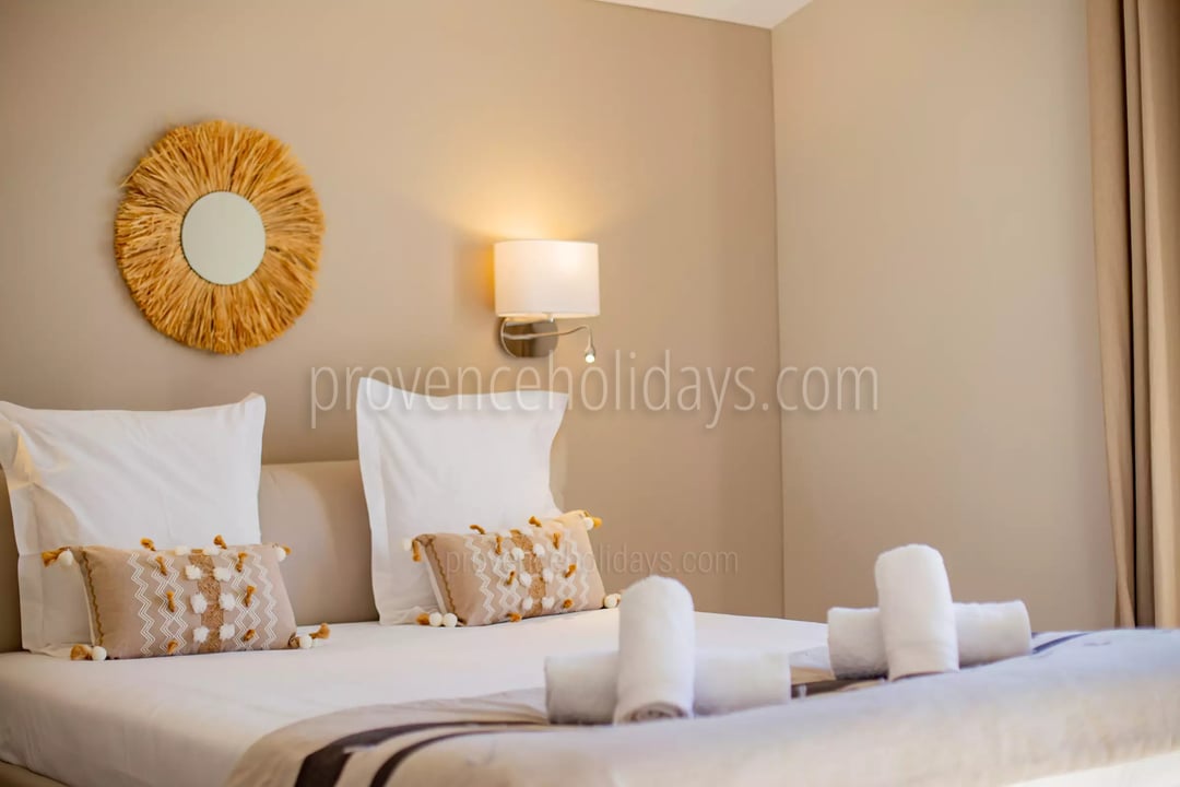 22 - Le Mas des Bories: Villa: Bedroom