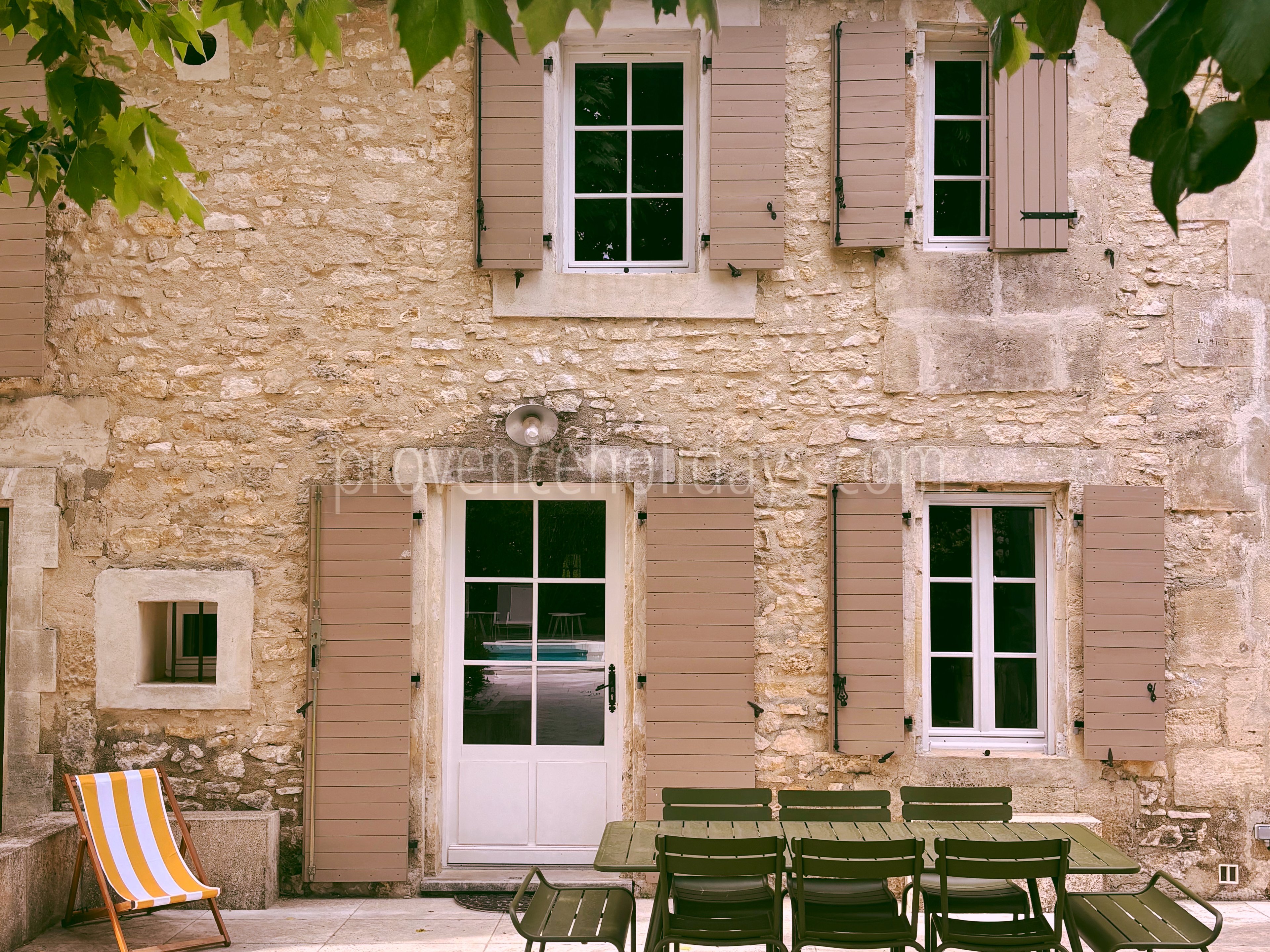 21 - Mas Vigueirat: Villa: Exterior