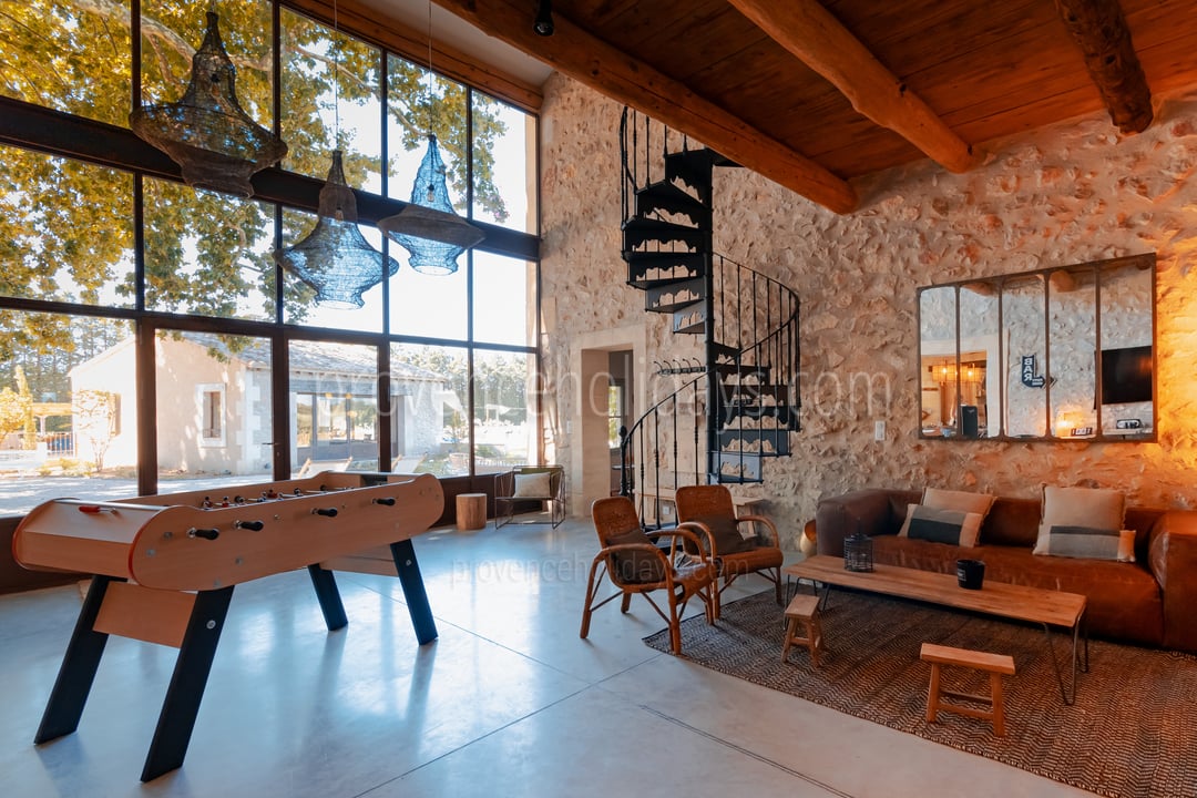 56 - Mas des Pommiers: Villa: Interior