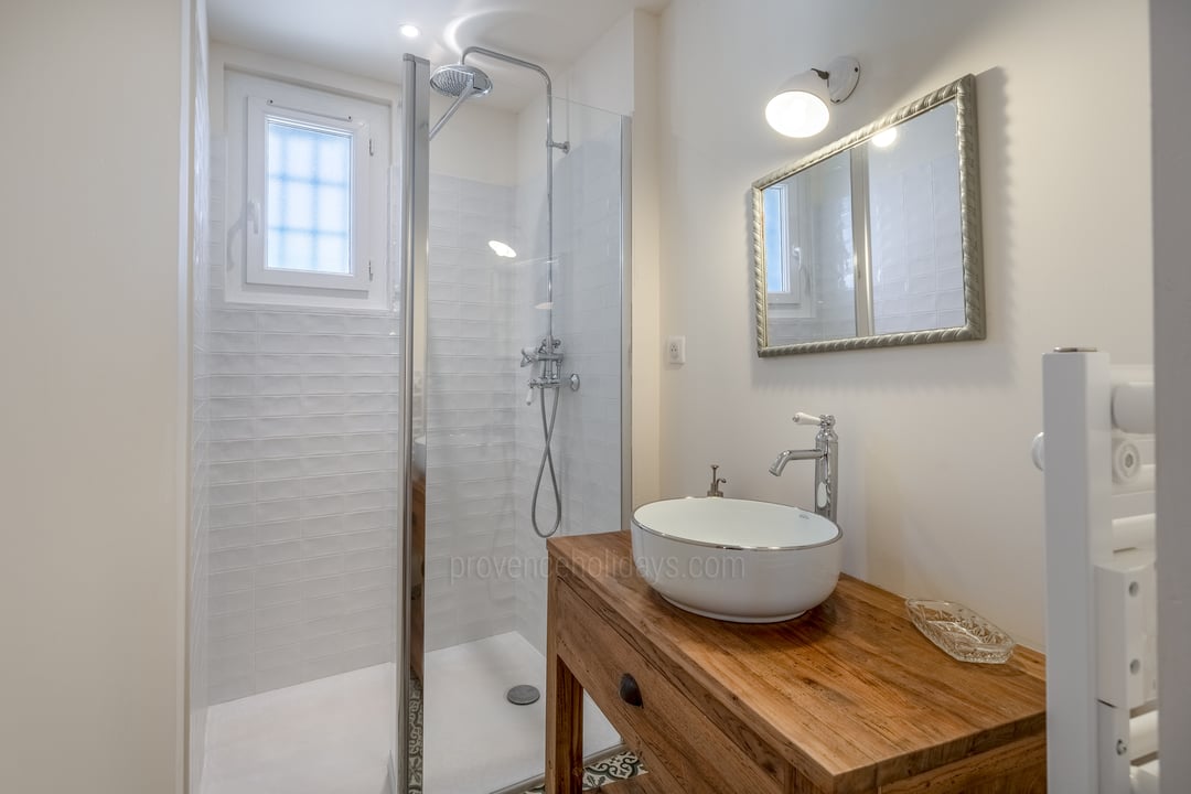 28 - Maison du Grès: Villa: Bathroom