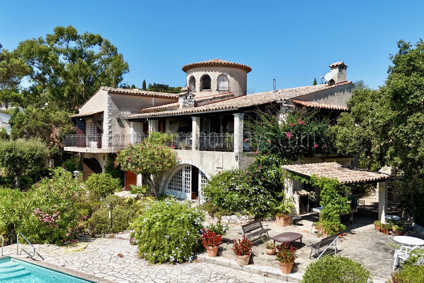 9 - Character bastide in Grimaud: Villa: Exterior