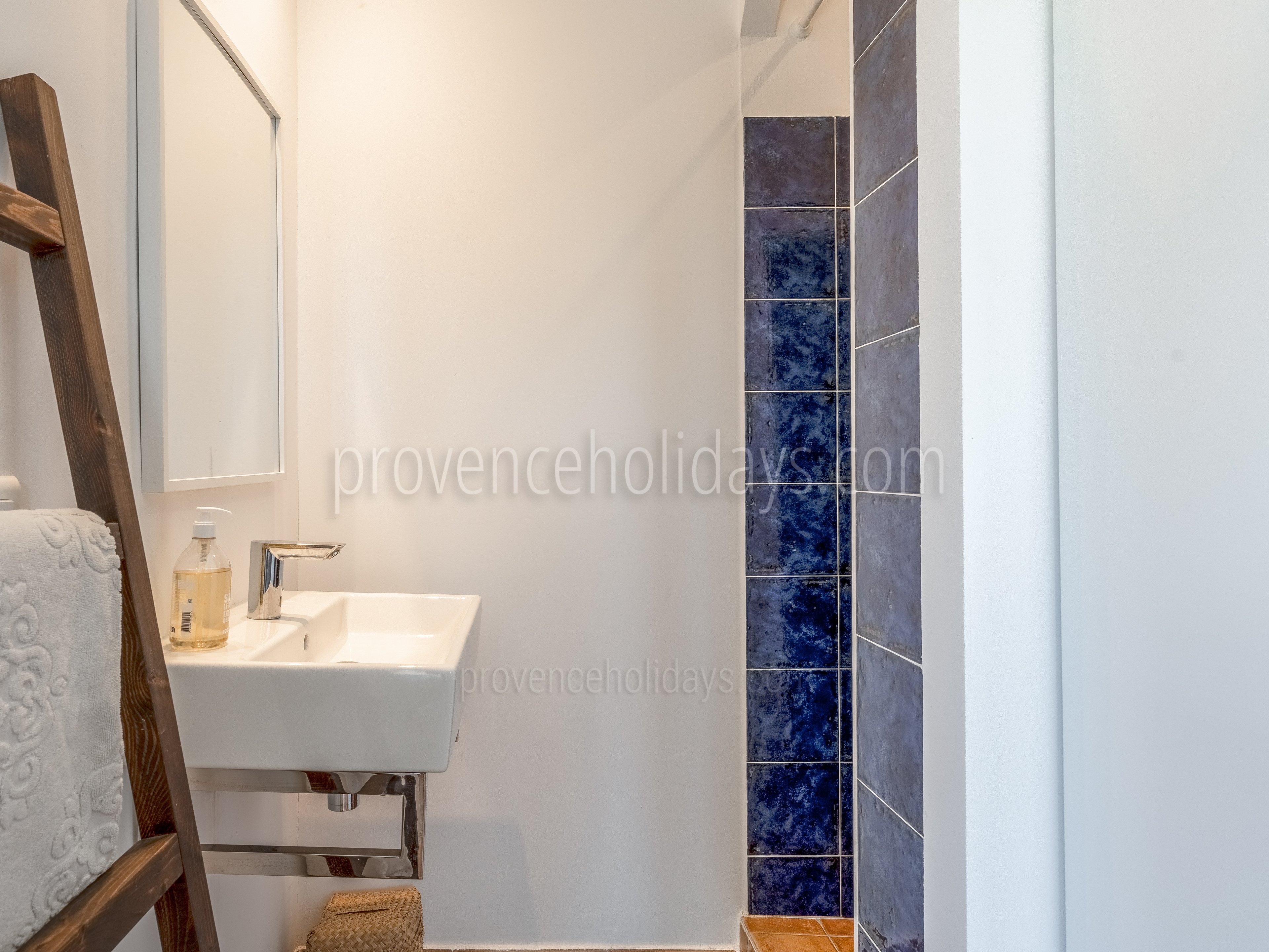 30 - Maison Ferdinand: Villa: Bathroom