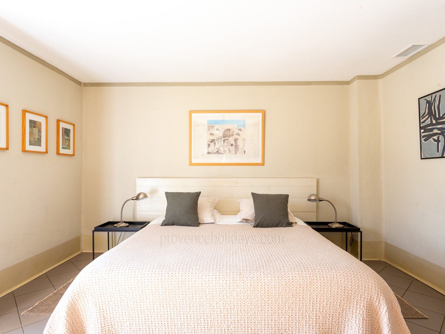 50 - Mas de Cairanne: Villa: Bedroom