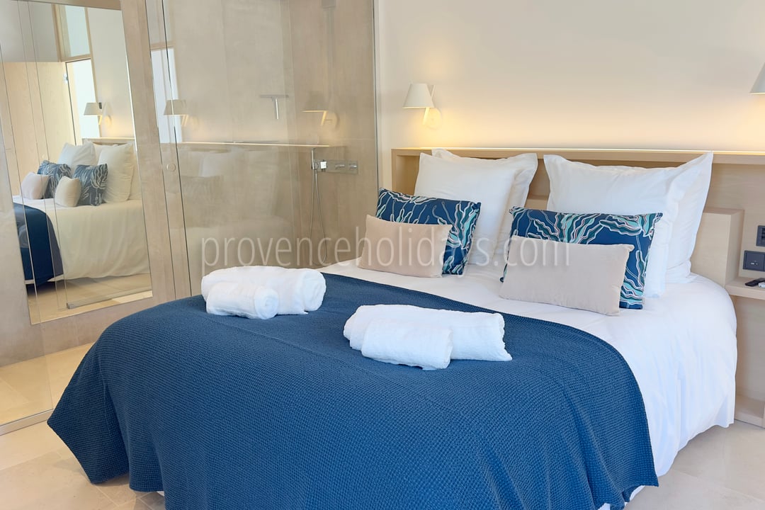 33 - Domaine Altavista: Villa: Bedroom 2
