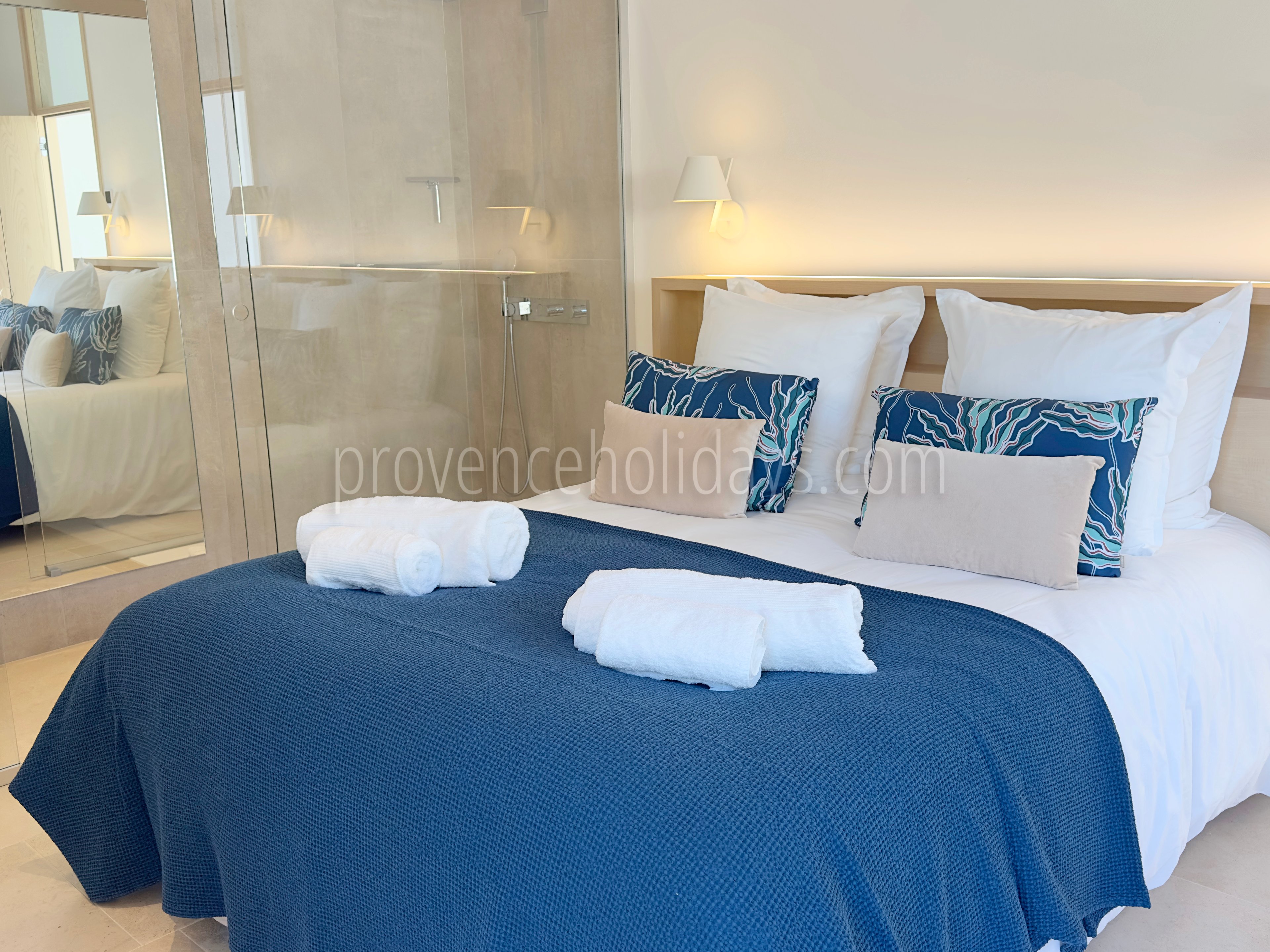 33 - Domaine Altavista: Villa: Bedroom 2
