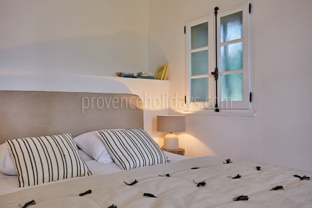 4 - La Maison de Goult: Villa: Bedroom