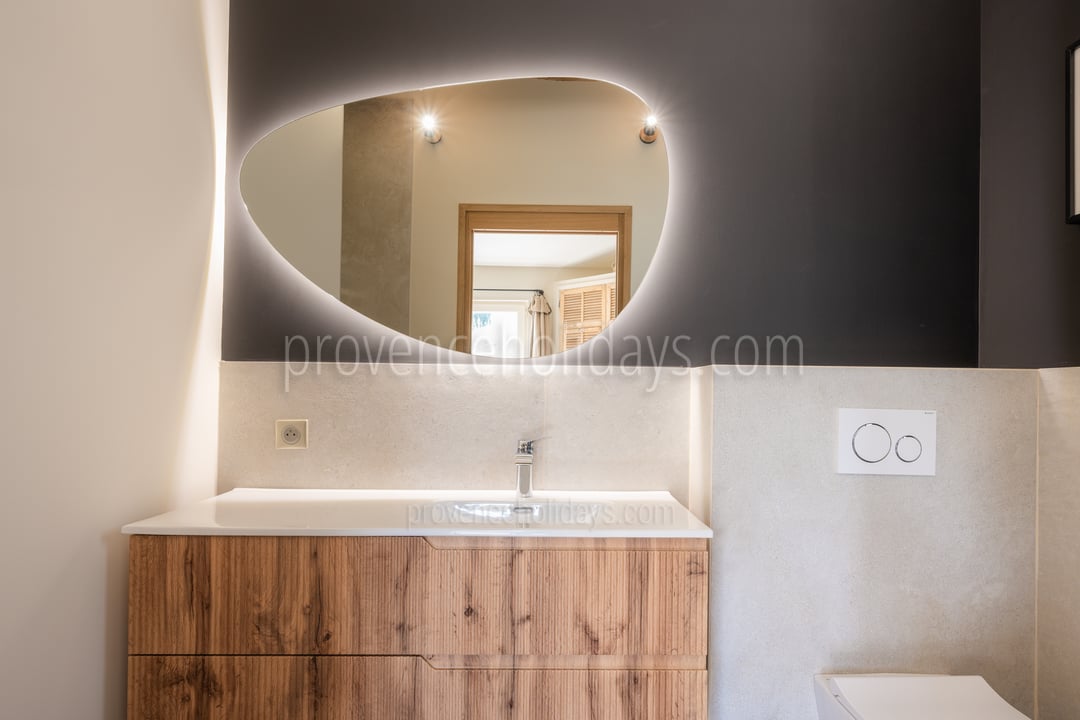 29 - Mas Lucie: Villa: Bathroom