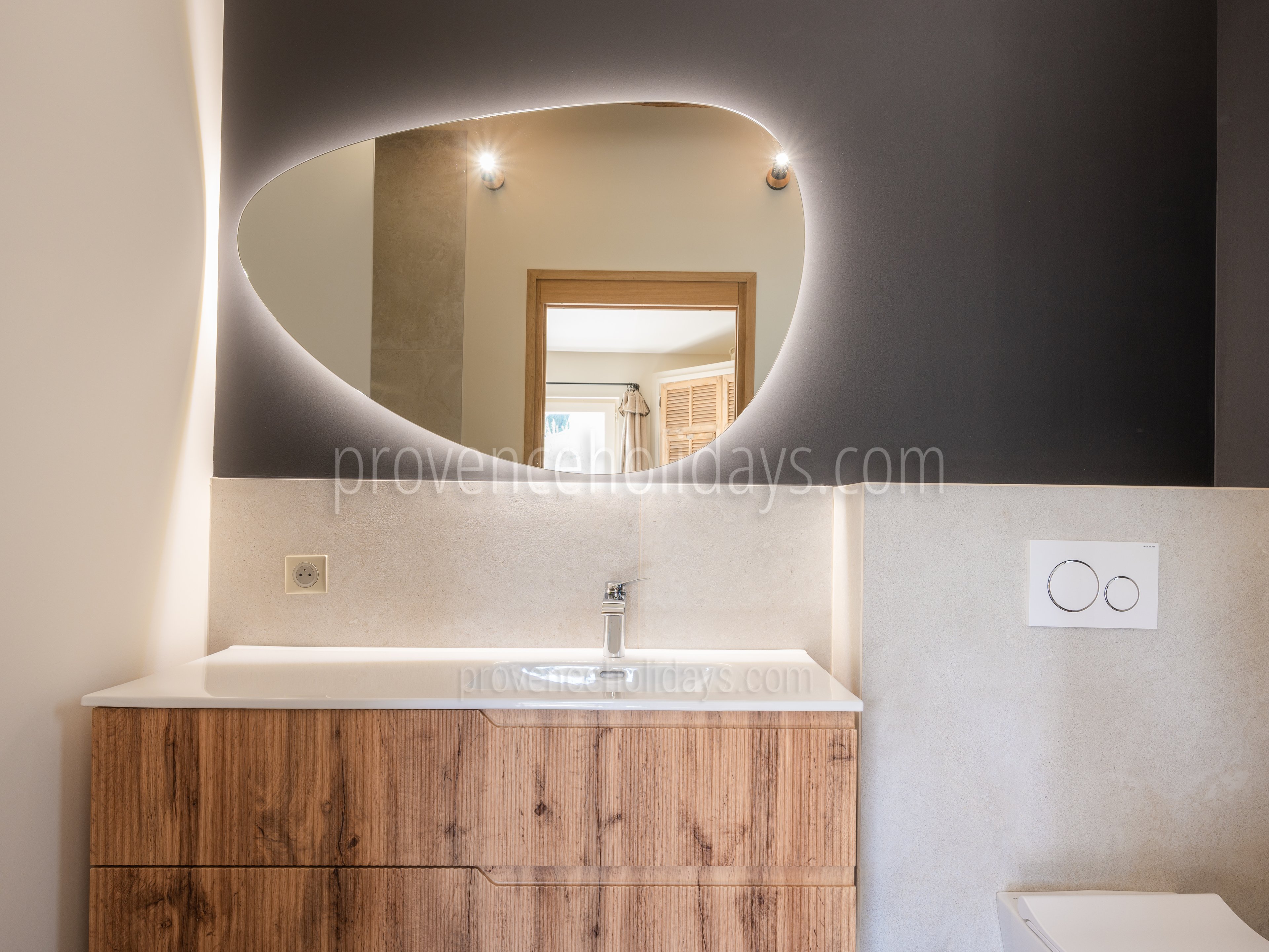 29 - Mas Lucie: Villa: Bathroom