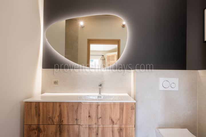 29 - Mas Lucie: Villa: Bathroom