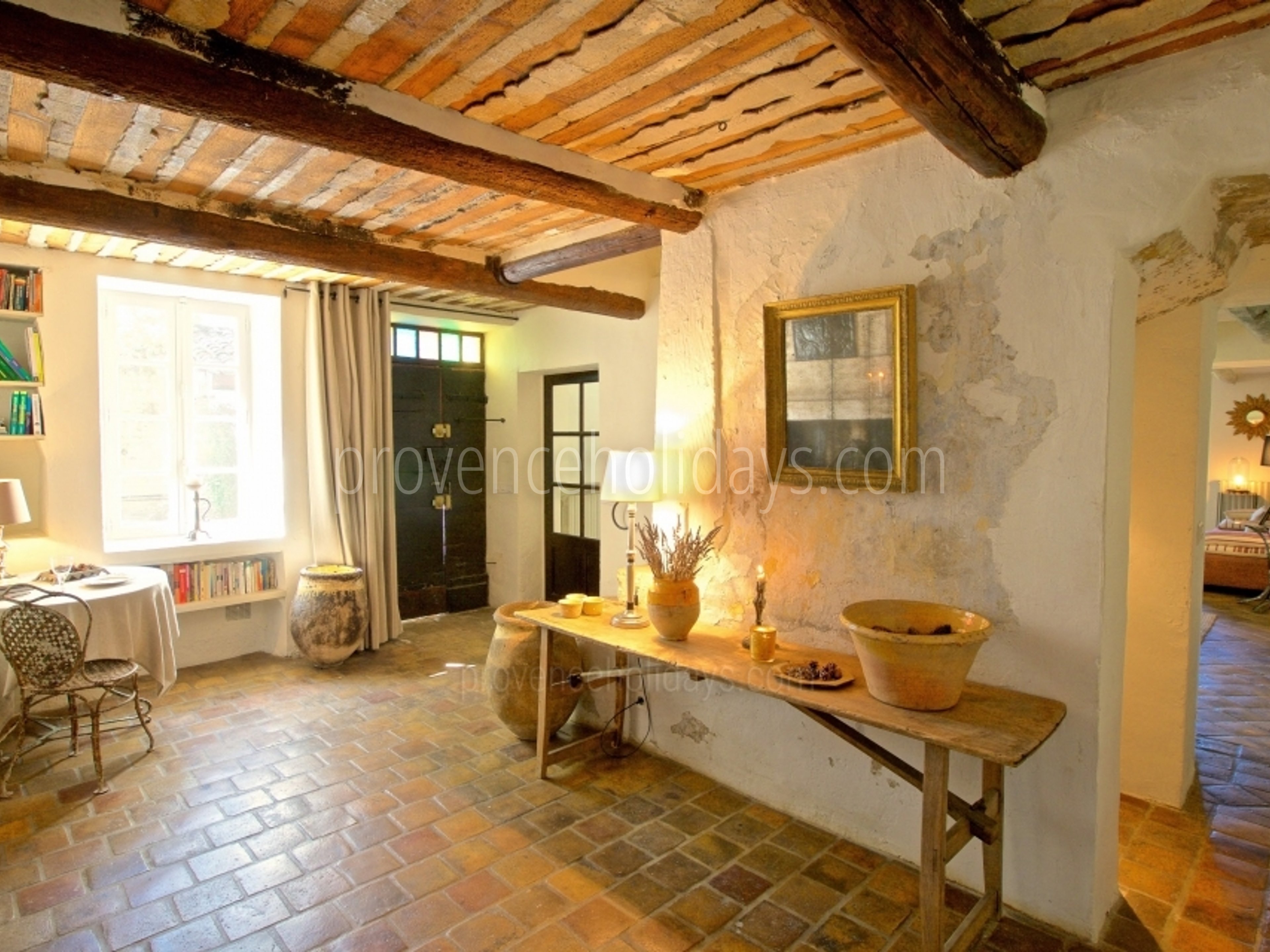 27 - Mas des Lavandes: Villa: Interior