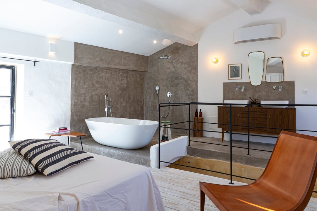 2 - La Cours des Artistes: Villa: Bathroom