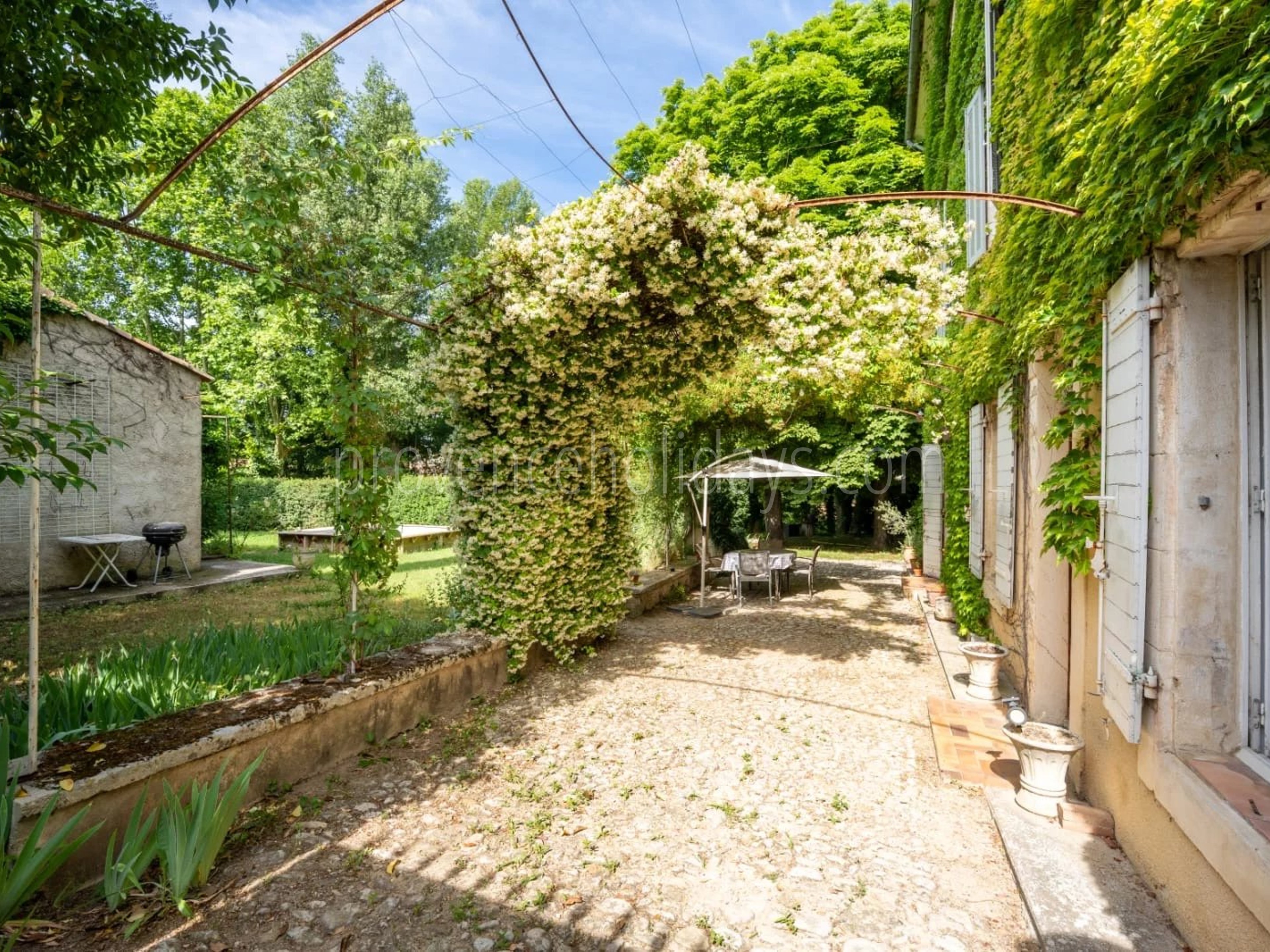 14 - Stone bastide in Ansouis: Villa: Exterior