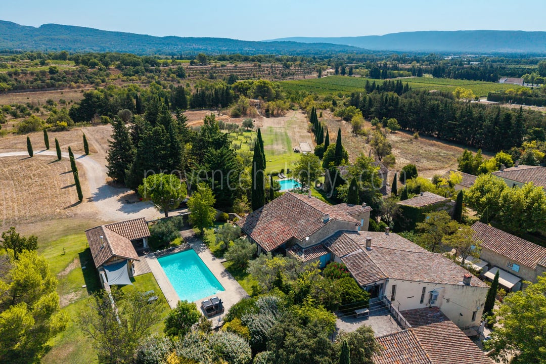 25 - Hameau en pierre à L\'Isle-sur-la-Sorgue: Villa: Exterior