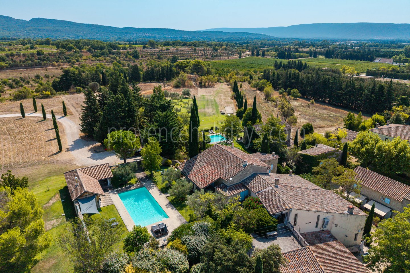 25 - Hameau en pierre à L\'Isle-sur-la-Sorgue: Villa: Exterior