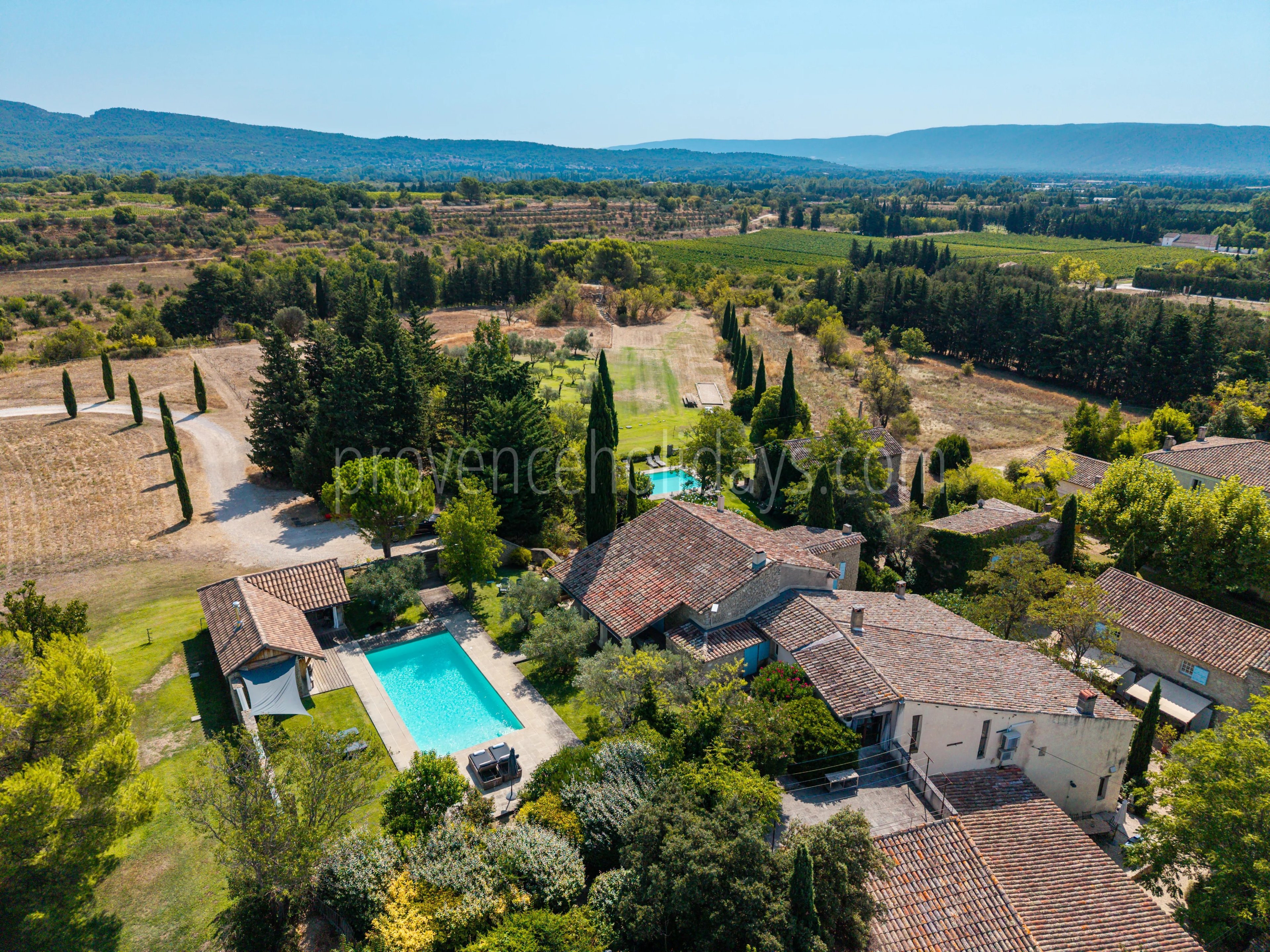 25 - Hameau en pierre à L\'Isle-sur-la-Sorgue: Villa: Exterior