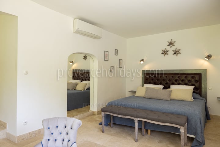 52 - Bastide de Goult: Villa: Bedroom - Aigle