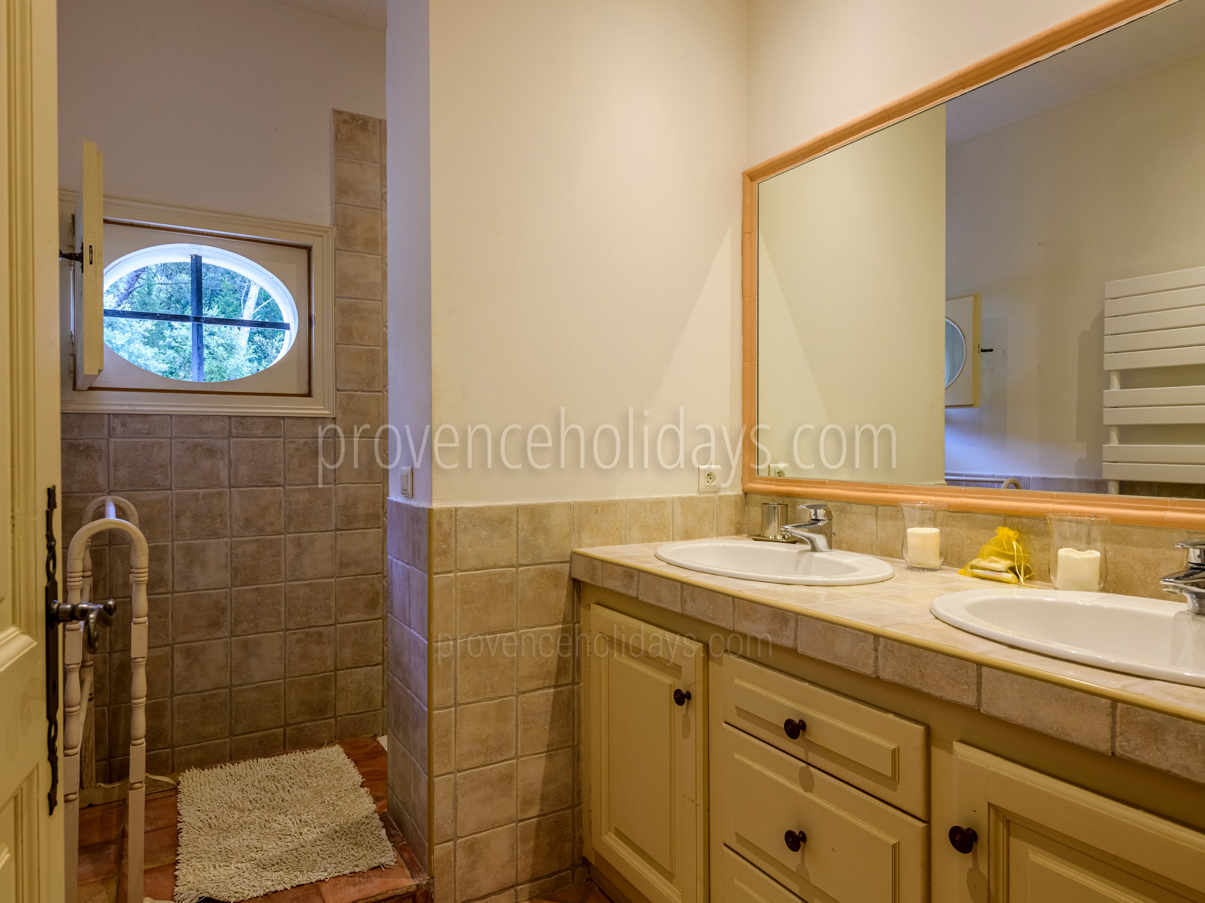 24 - Le Mas des Roses: Villa: Bathroom