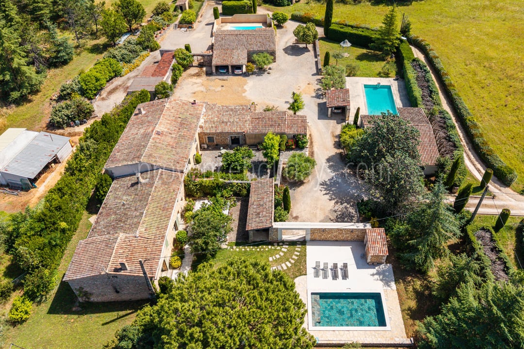 25 - Characterful mas in Bonnieux: Villa: Exterior