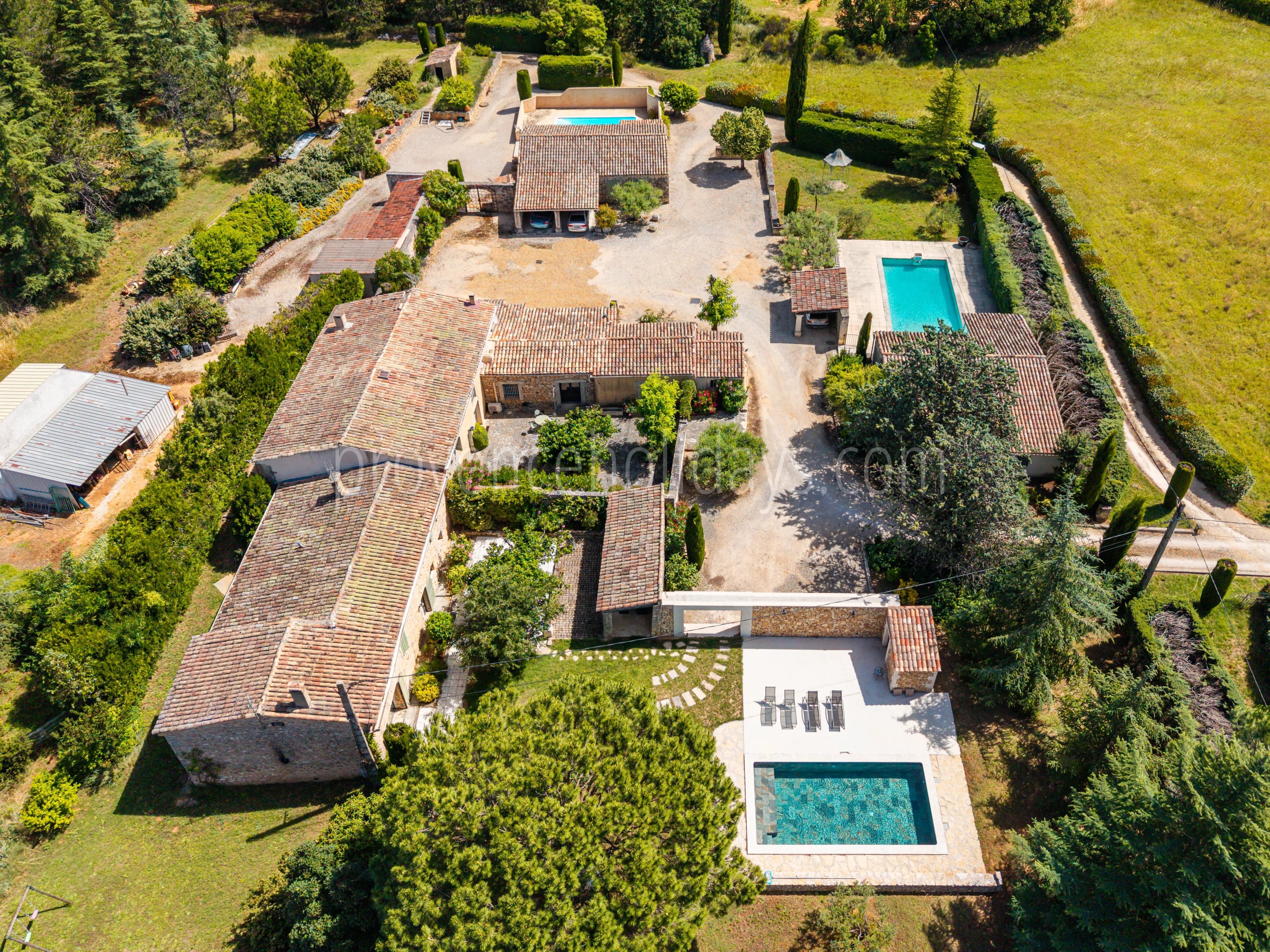 25 - Characterful mas in Bonnieux: Villa: Exterior