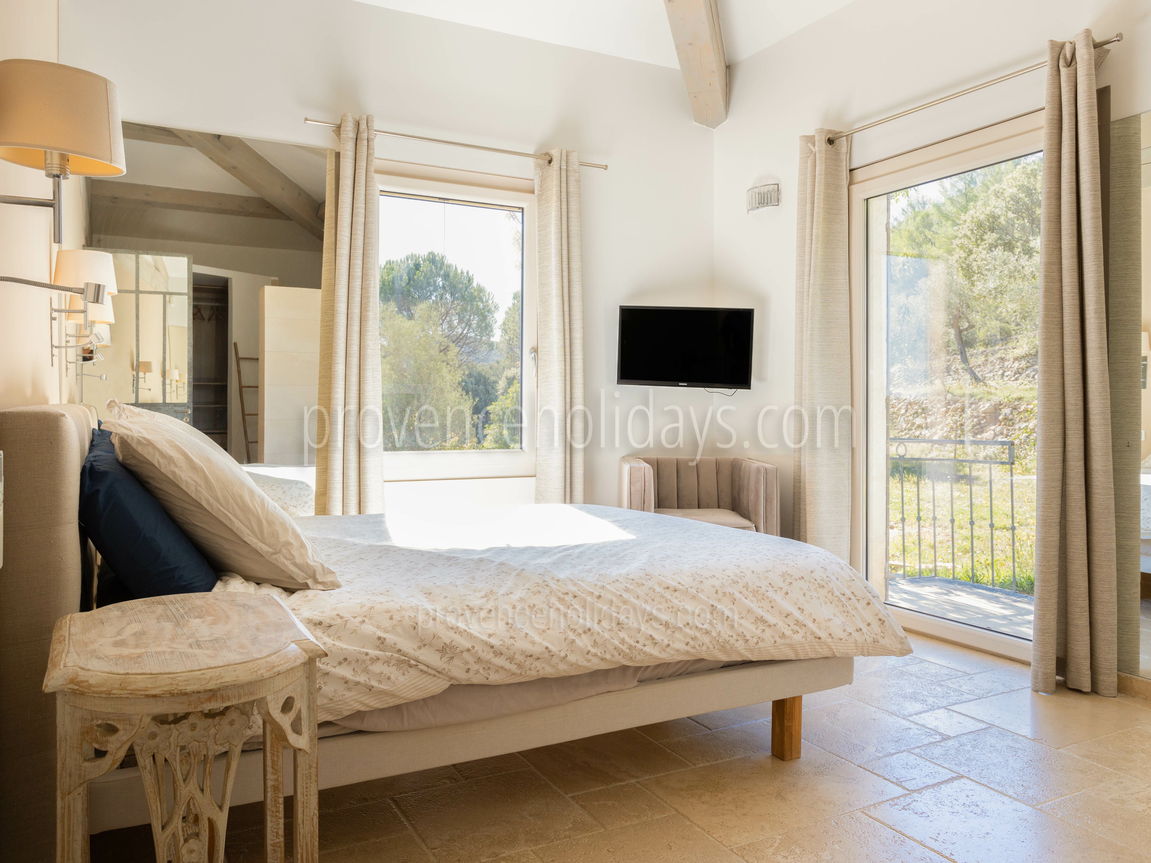 4 - Mas de la Colline: Villa: Bedroom