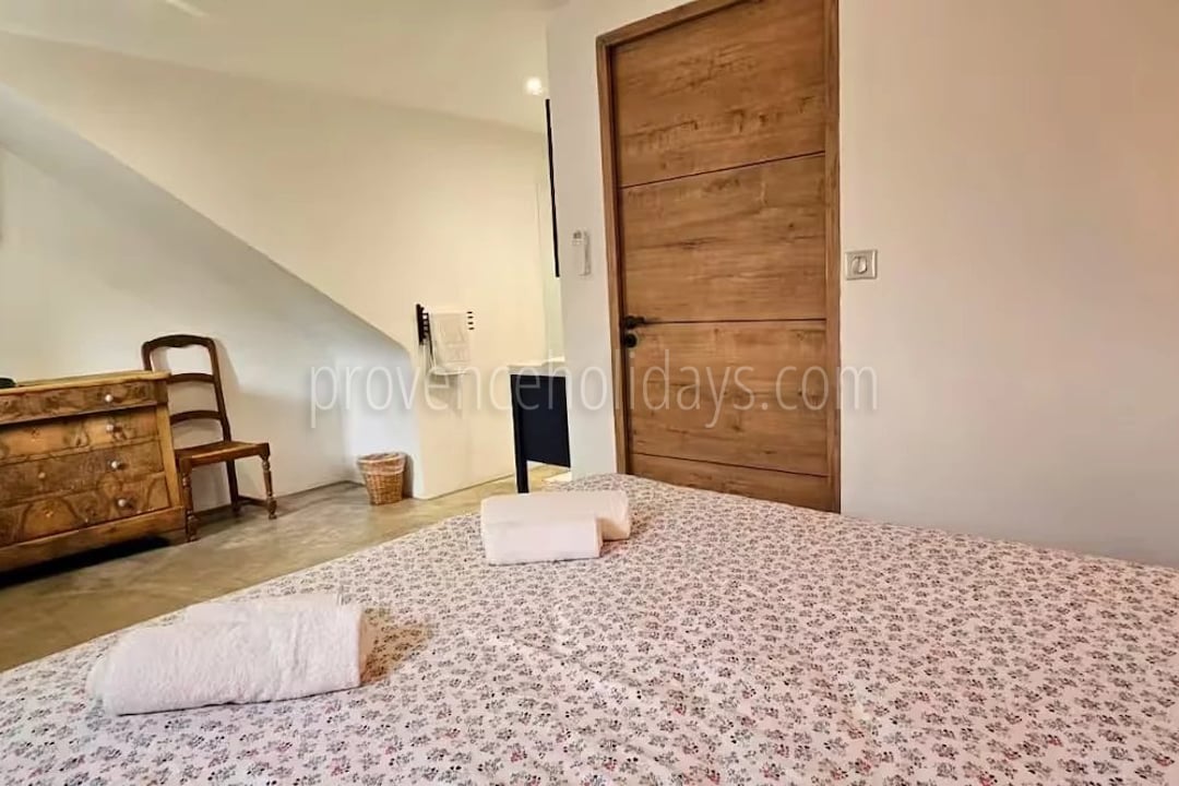 22 - Mas with pool in Bonnieux: Villa: Bedroom