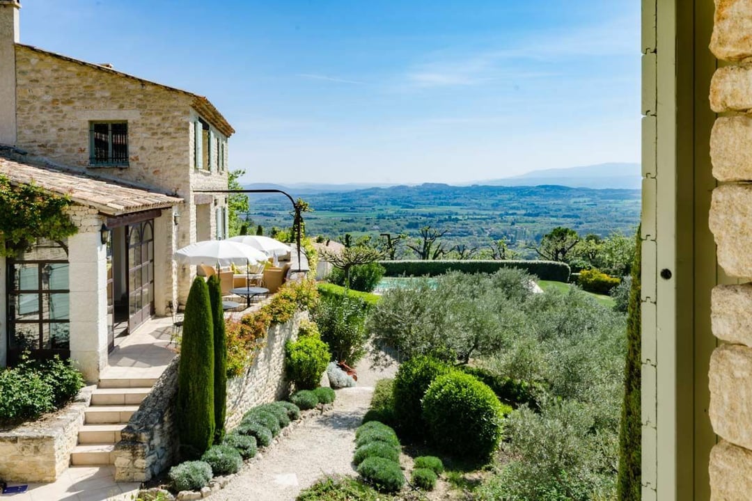 18 - Le Mas de Gordes: Villa: Exterior