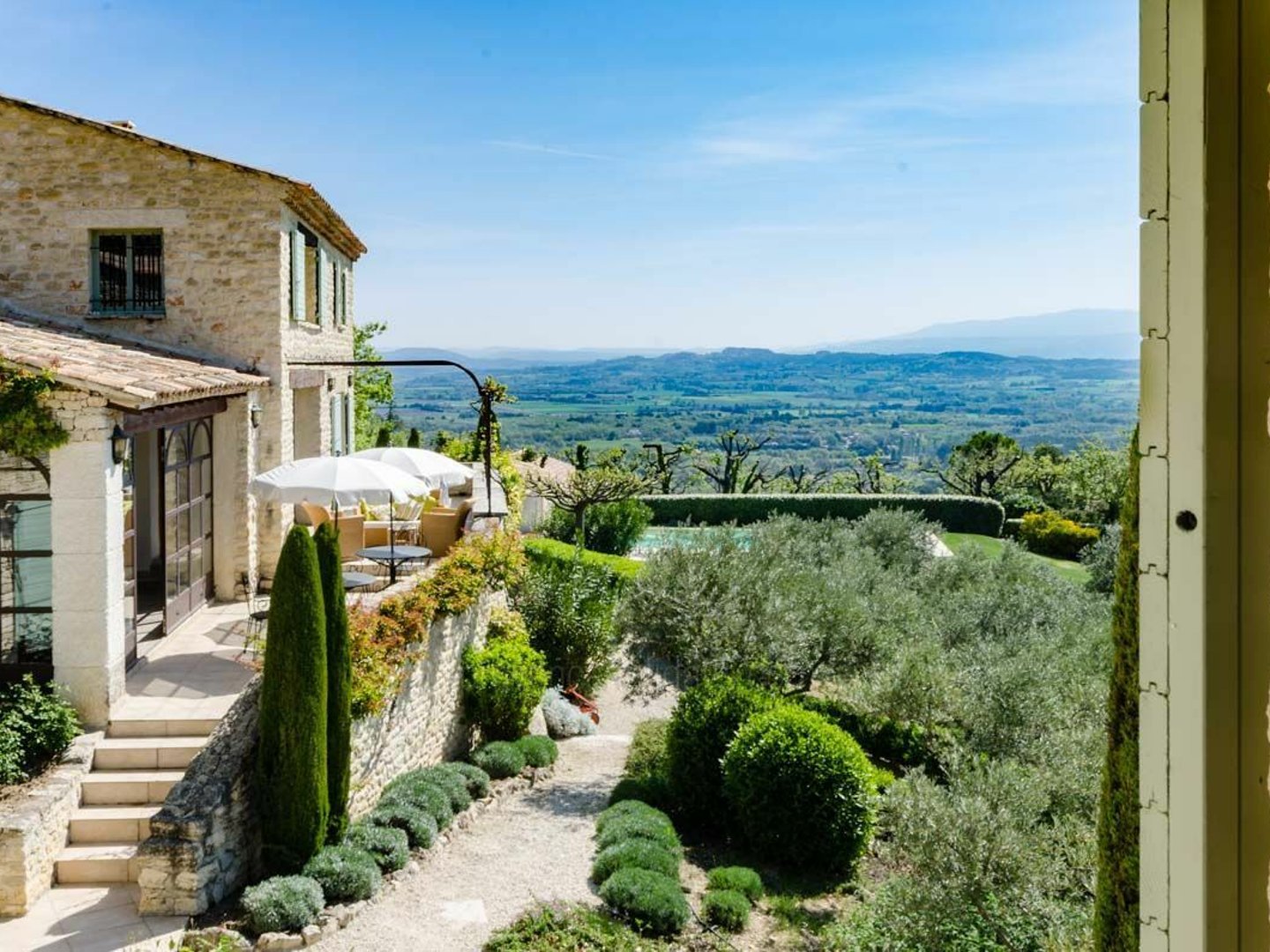 18 - Le Mas de Gordes: Villa: Exterior