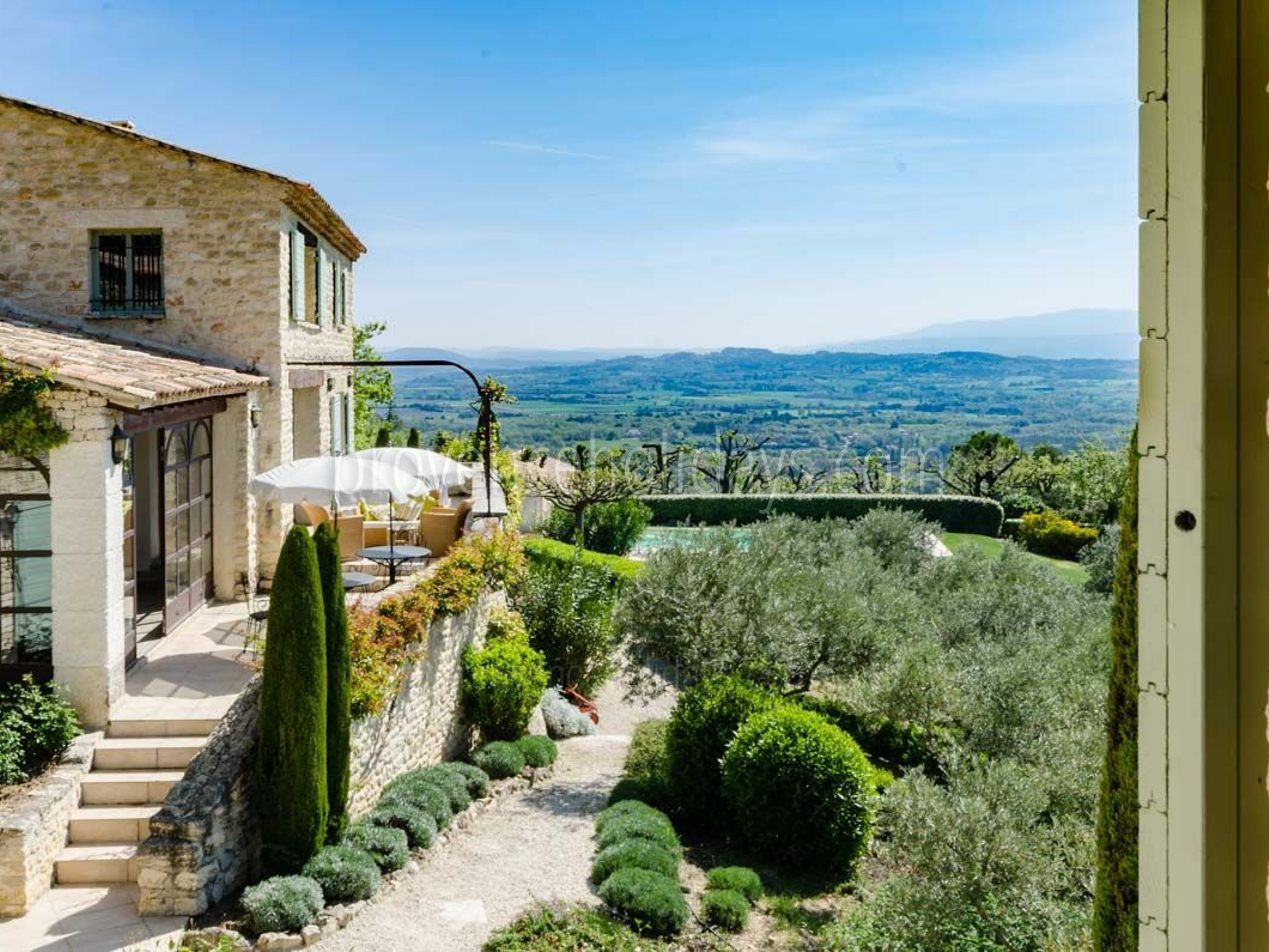 19 - Le Mas de Gordes: Villa: Exterior