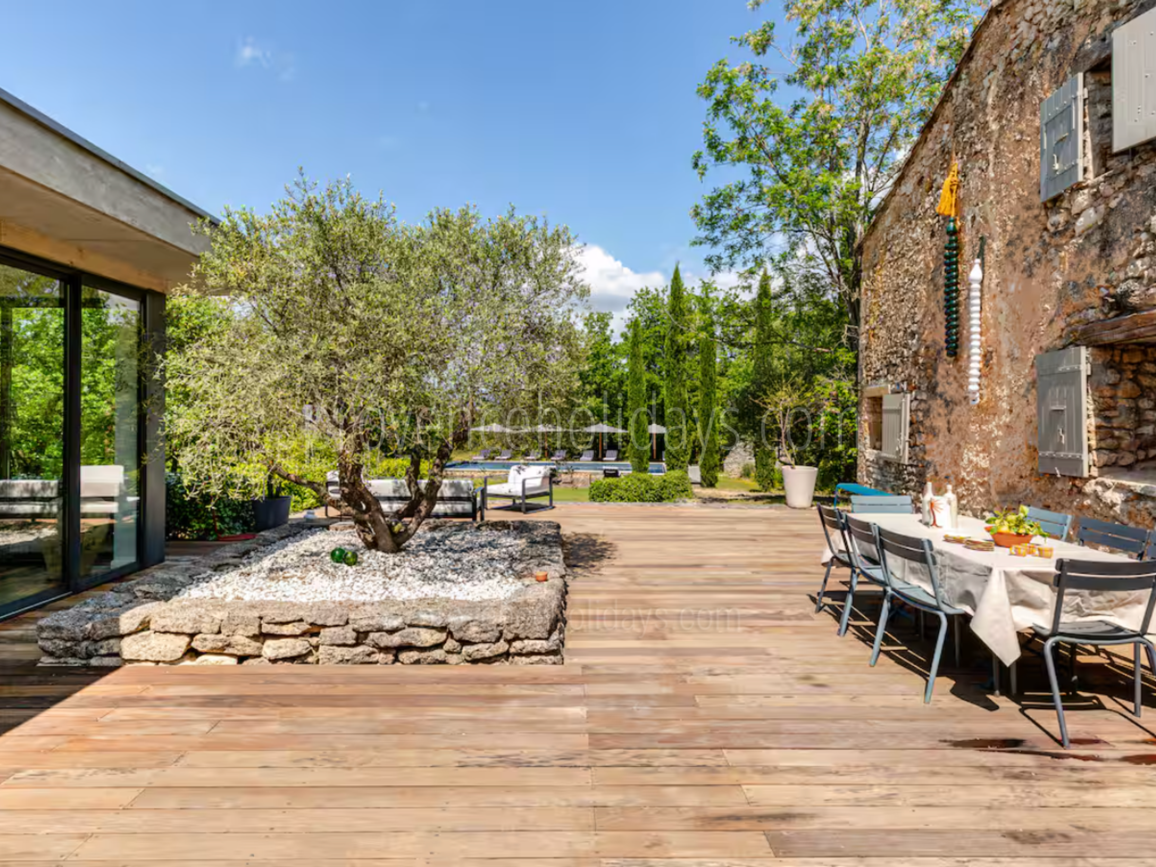 6 - Les Vues du Luberon: Villa: Exterior