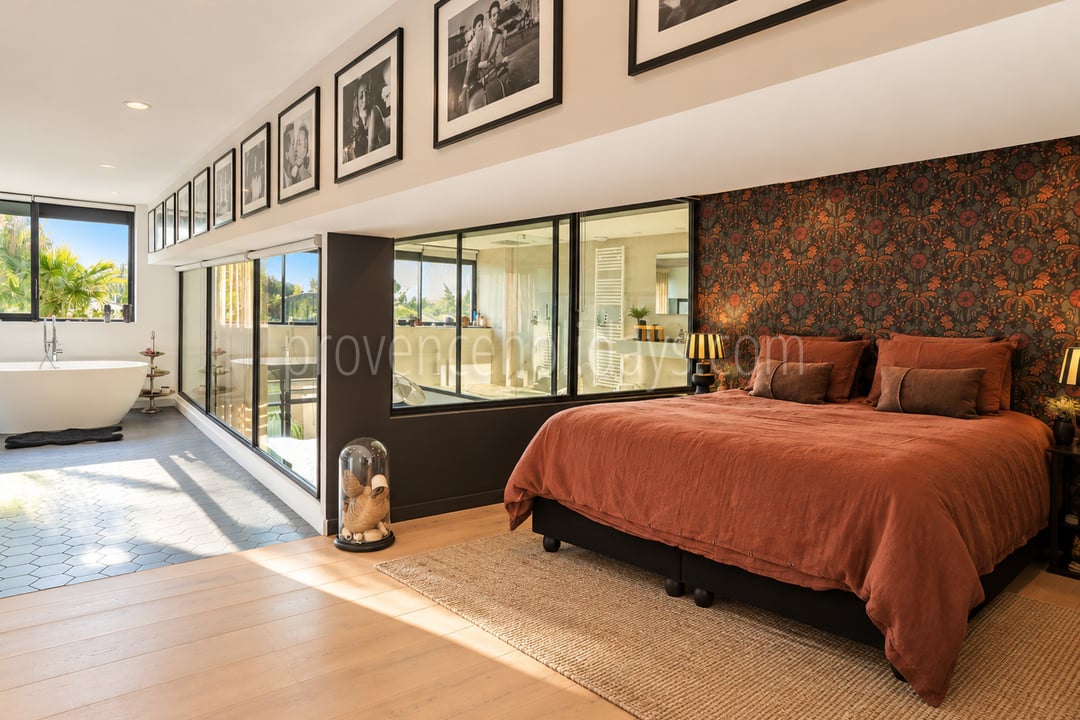 6 - A stunning loft within walking distance of the town centre: Villa: Bedroom