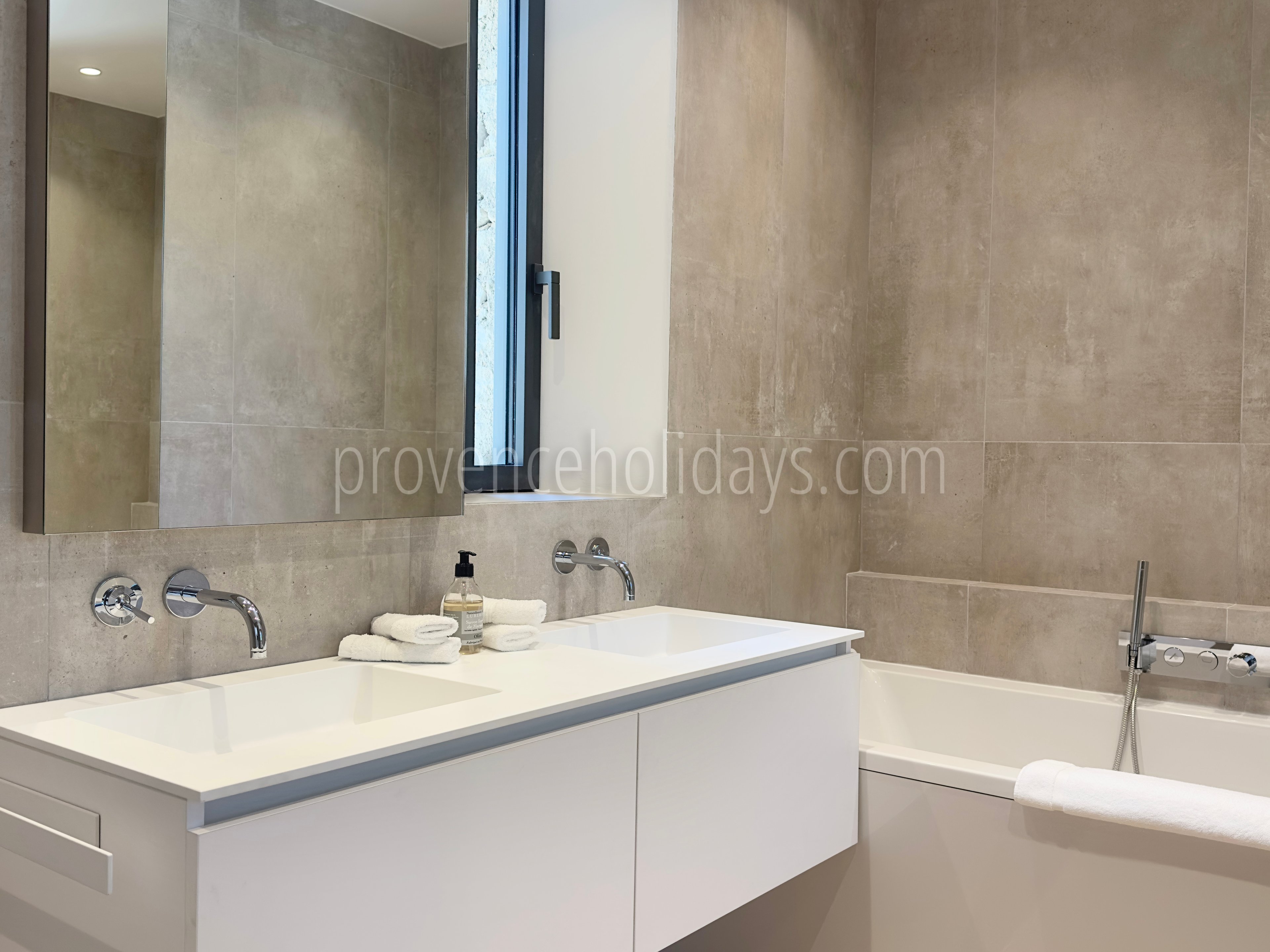 54 - Domaine Altavista: Villa: Bathroom