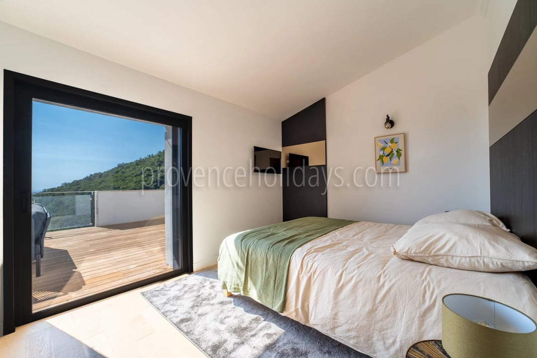 16 - Hedendaagse villa in Cavalaire-sur-Mer: Villa: Bedroom