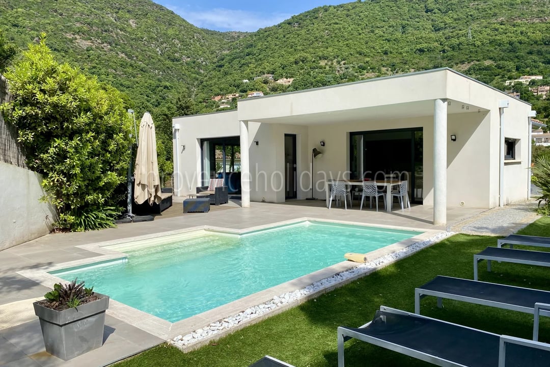 Contemporary villa with pool in Cavalaire-sur-Mer