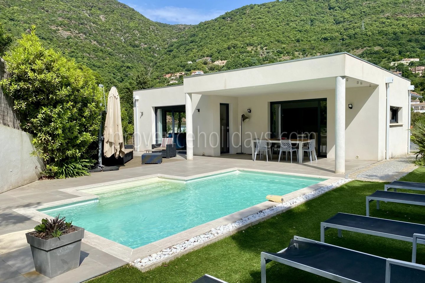 1 - Villa met zelfstandige ruimte in Cavalaire-sur-Mer: Villa: Pool